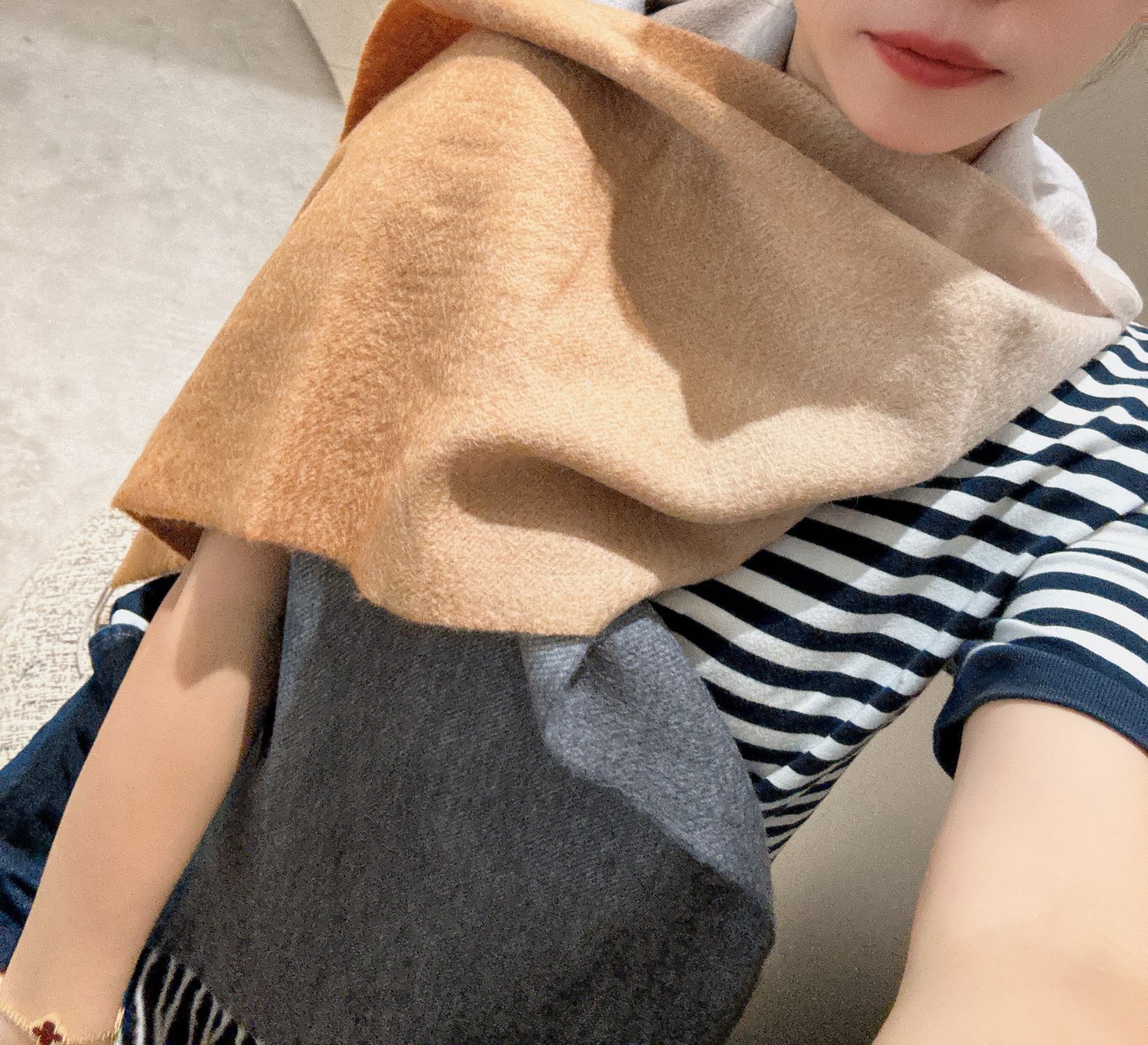 P香奈儿2025渐变色👍巴黎时装展商务女士通用双面羊绒围巾。代工厂臻选上乘的超细羊绒纤维 进行纯手工精梳