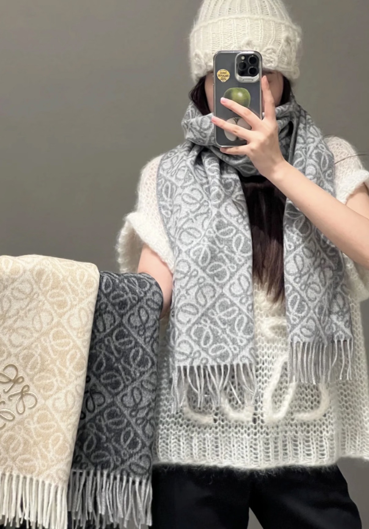 P简直了！罗意威新品围巾太火爆了2025秋冬新品围巾升级后的棋盘格也太精致好看了印有浮雕anagram经