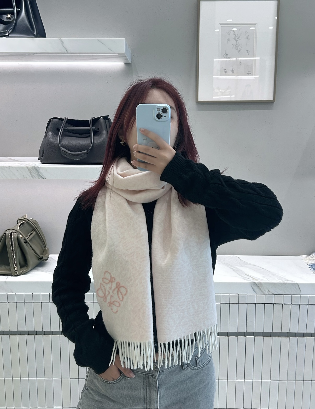 P简直了！罗意威新品围巾太火爆了2025秋冬新品围巾升级后的棋盘格也太精致好看了印有浮雕anagram经