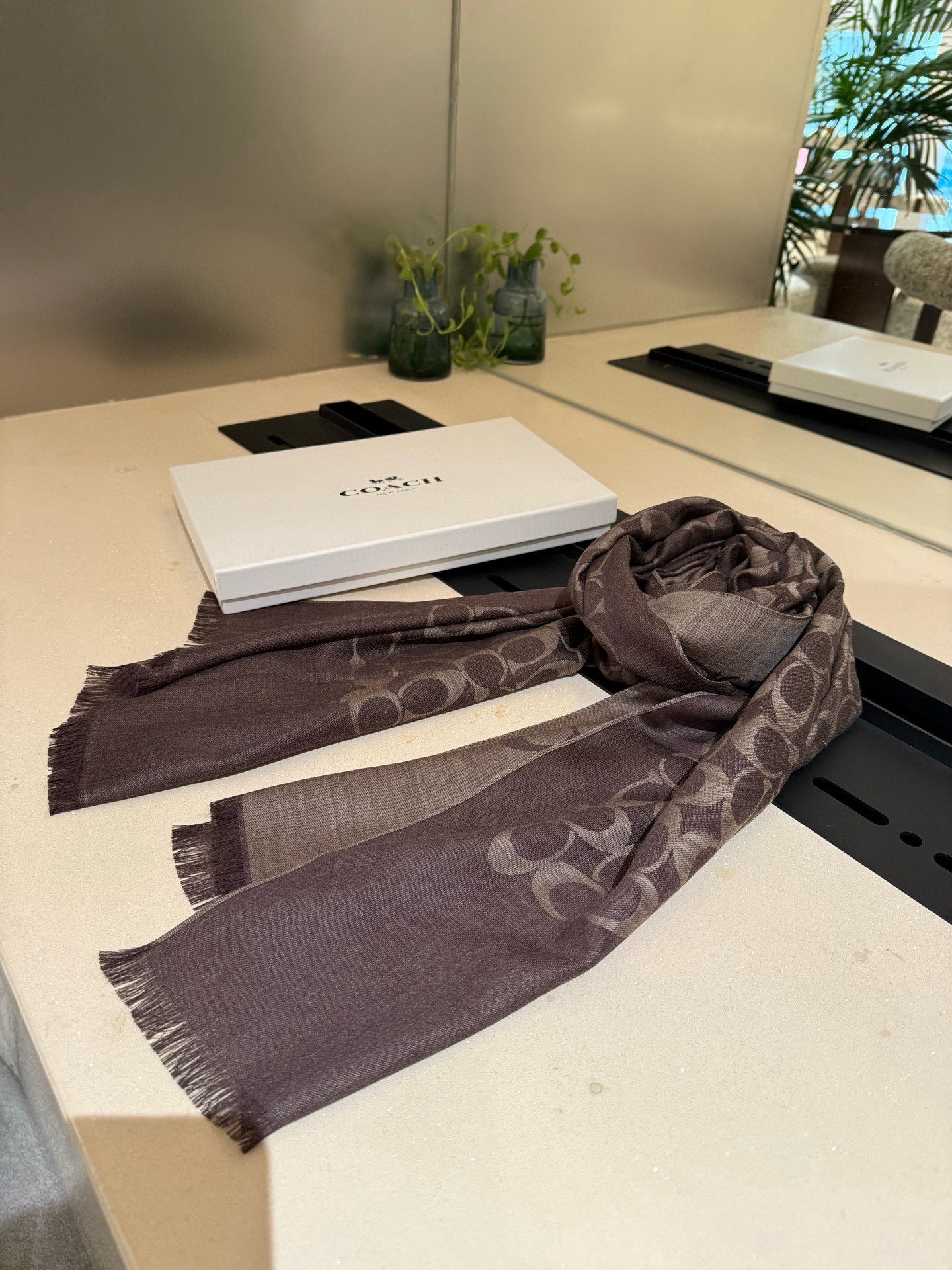 PCoach经典款围巾/大披肩。每个颜色都好看!超级舒适的款，大气奢华，中等厚度，可做披肩，办公室冷气足