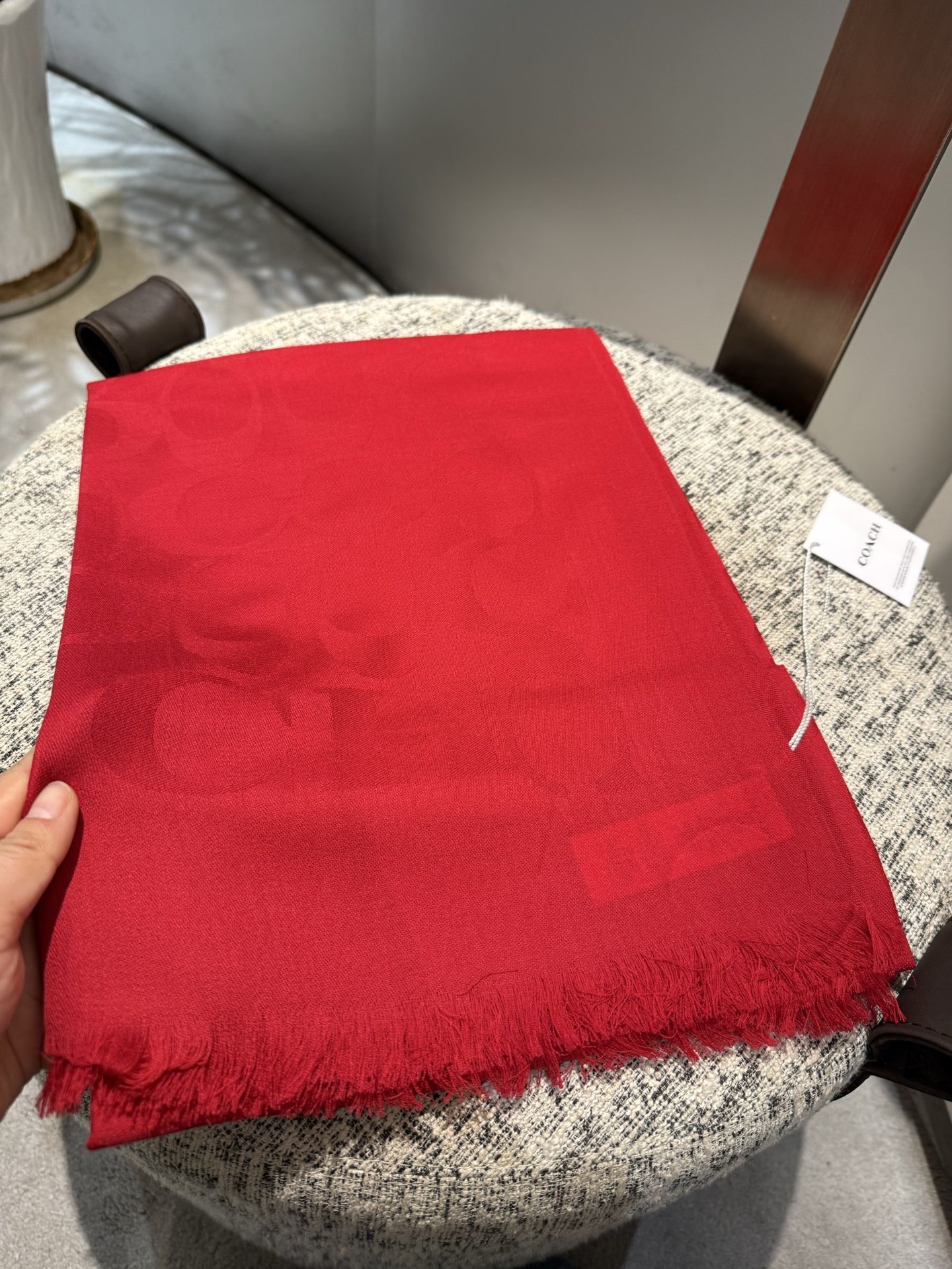 PCoach经典款围巾/大披肩。每个颜色都好看!超级舒适的款，大气奢华，中等厚度，可做披肩，办公室冷气足