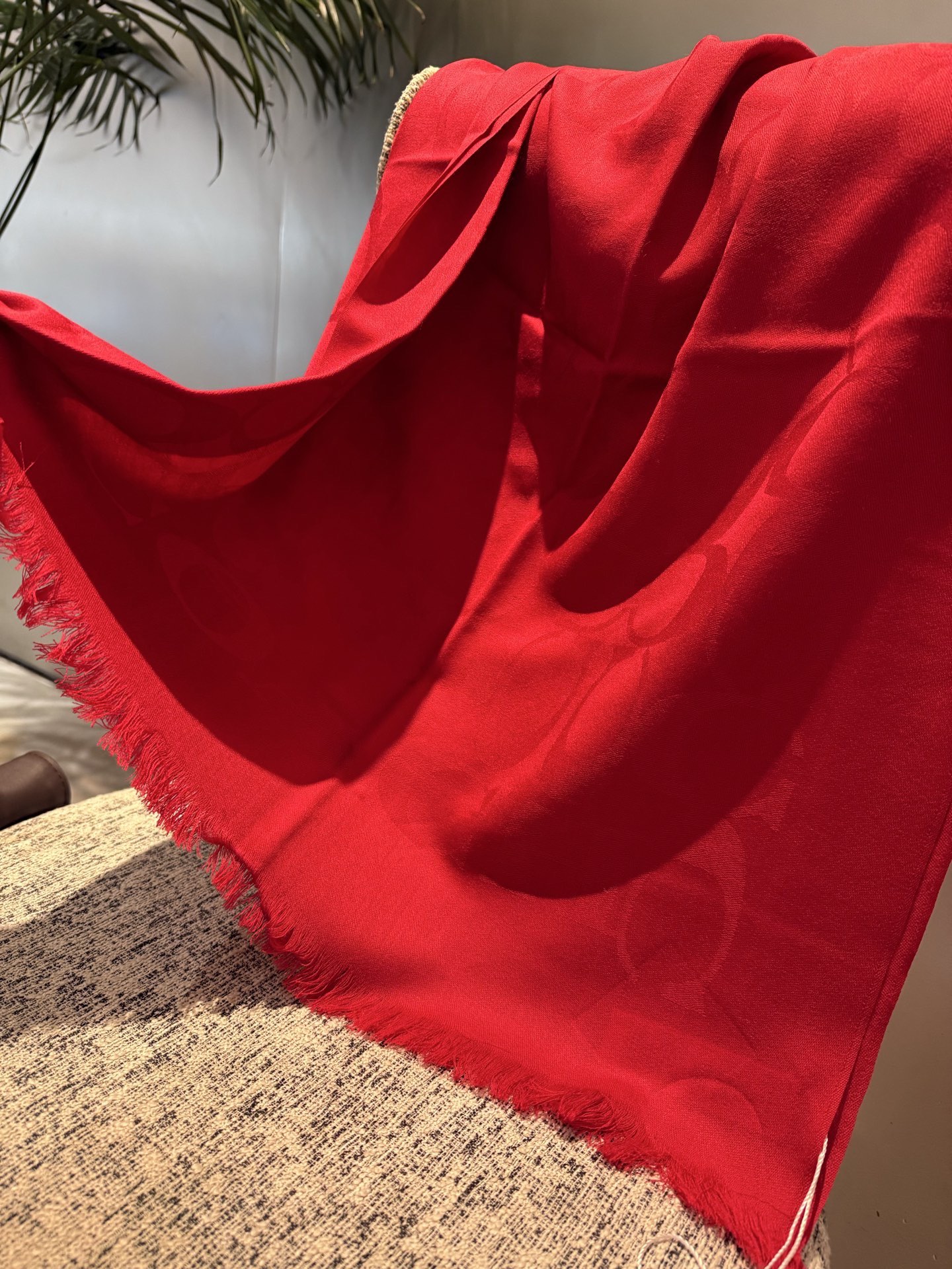 PCoach经典款围巾/大披肩。每个颜色都好看!超级舒适的款，大气奢华，中等厚度，可做披肩，办公室冷气足