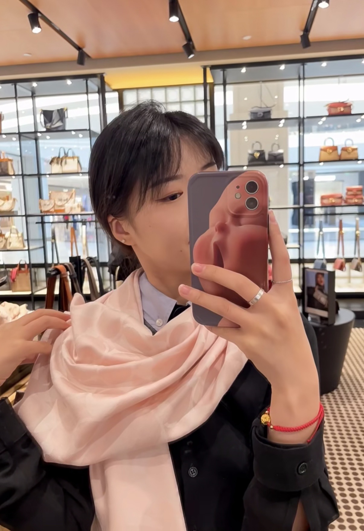 PCoach经典款围巾/大披肩。每个颜色都好看!超级舒适的款，大气奢华，中等厚度，可做披肩，办公室冷气足