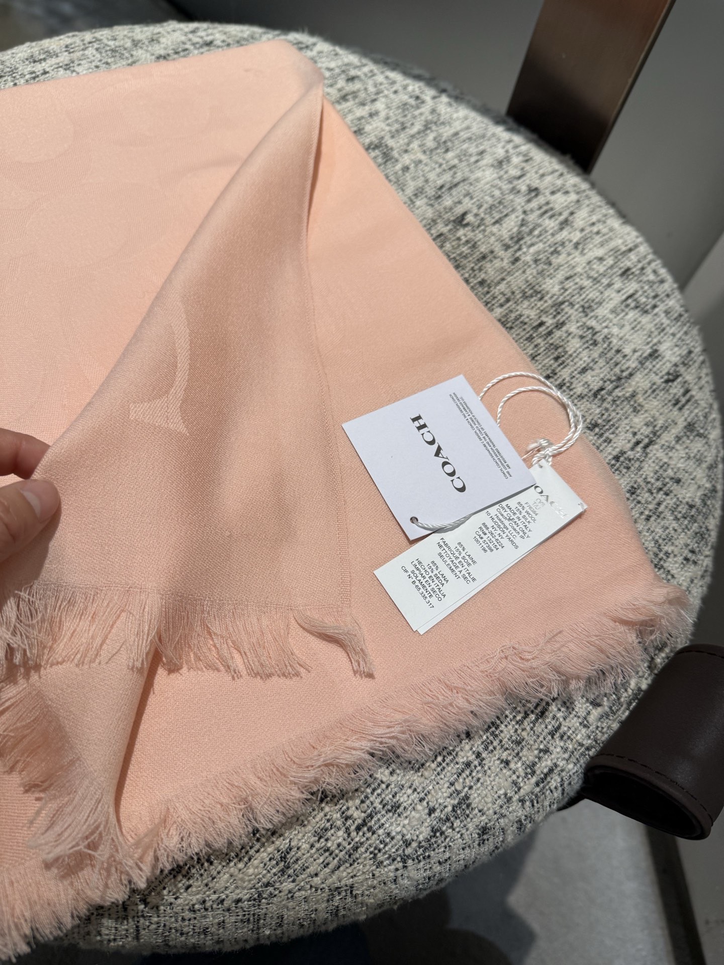 PCoach经典款围巾/大披肩。每个颜色都好看!超级舒适的款，大气奢华，中等厚度，可做披肩，办公室冷气足