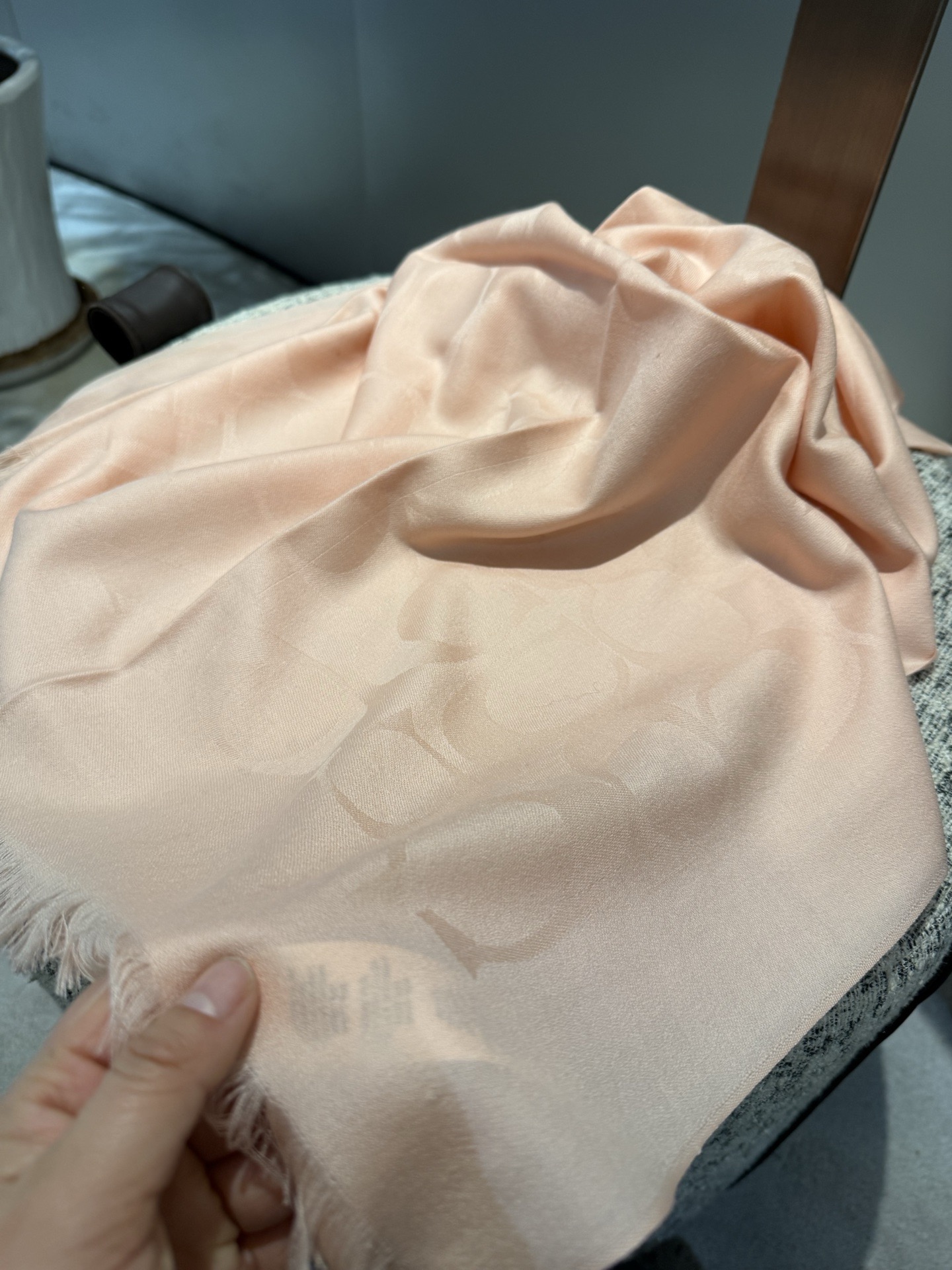 PCoach经典款围巾/大披肩。每个颜色都好看!超级舒适的款，大气奢华，中等厚度，可做披肩，办公室冷气足