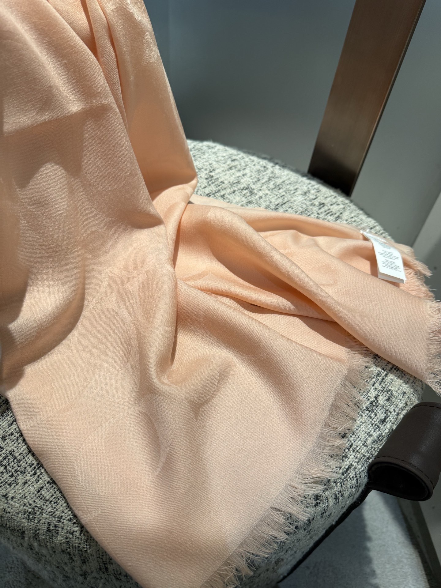 PCoach经典款围巾/大披肩。每个颜色都好看!超级舒适的款，大气奢华，中等厚度，可做披肩，办公室冷气足