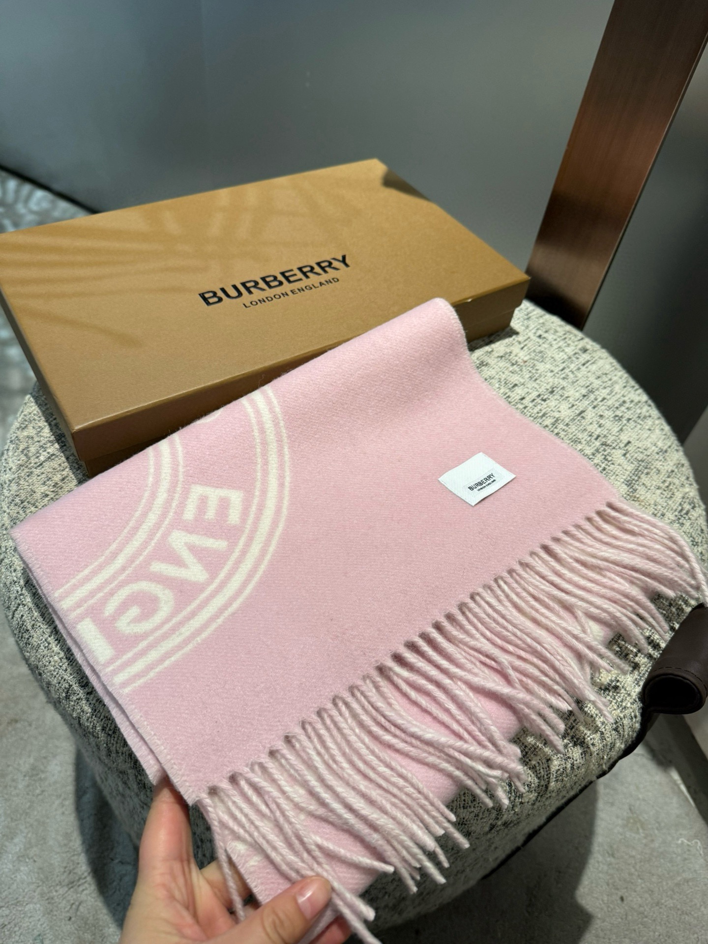 Burberry 双面双色羊毛围巾圆环 非常保暖 柔软亲肤，不扎脖 人人都应该拥有一条