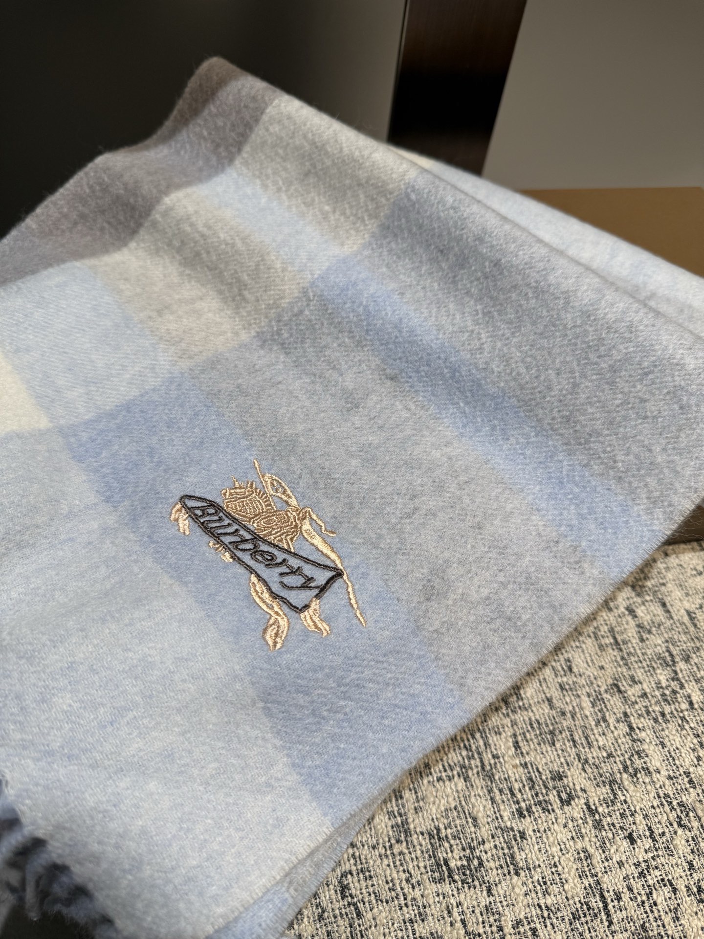 P巴宝莉【男女围巾】怒赞自留，难得的高端男款！家属福利！巴宝莉非常正的男士围巾~面料大爱，非常柔软细腻舒