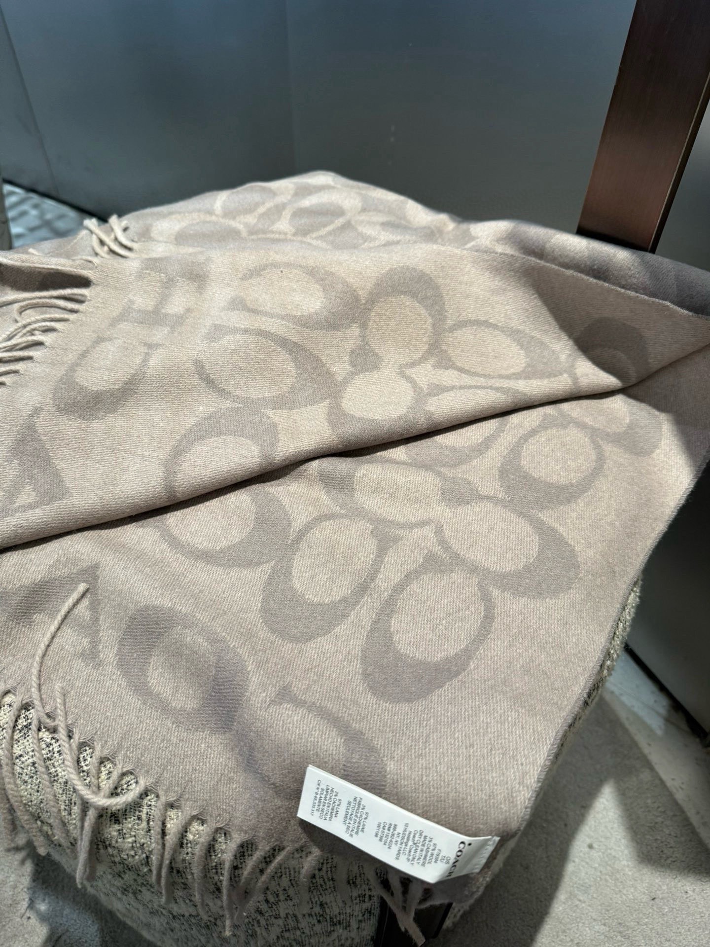 P蔻驰 2025年新款到！Coach爆款！三色披肩也太好看了吧！不仅有颜值还有品质，97%羊毛+3%羊绒