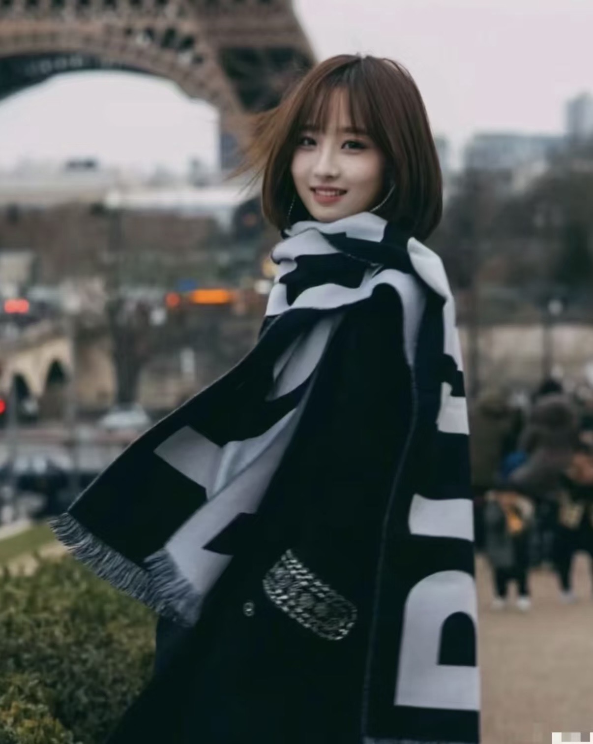 P高版本【B大字母双面长巾】免代购，专柜新色，真香必入推荐款！全网最好的品质推荐给我的老姐妹们，须边细节