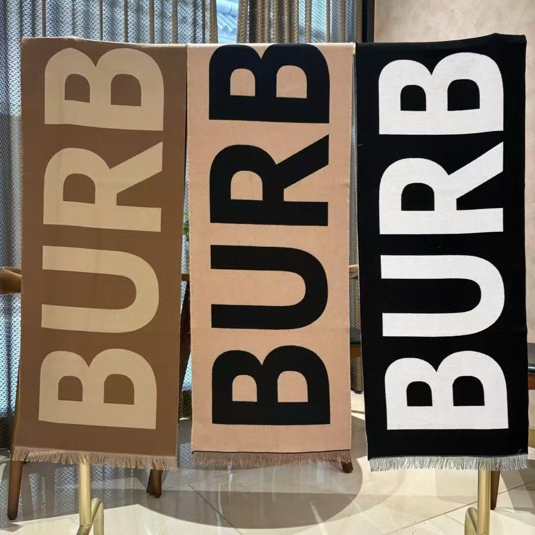 P高版本【B大字母双面长巾】免代购，专柜新色，真香必入推荐款！全网最好的品质推荐给我的老姐妹们，须边细节