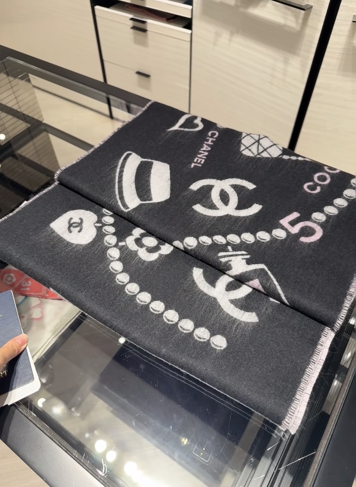 P🆕Chanel 25B珍珠coco50*200cm.100%山羊绒精选顶级山羊绒/绵羊毛/桑蚕丝，融合