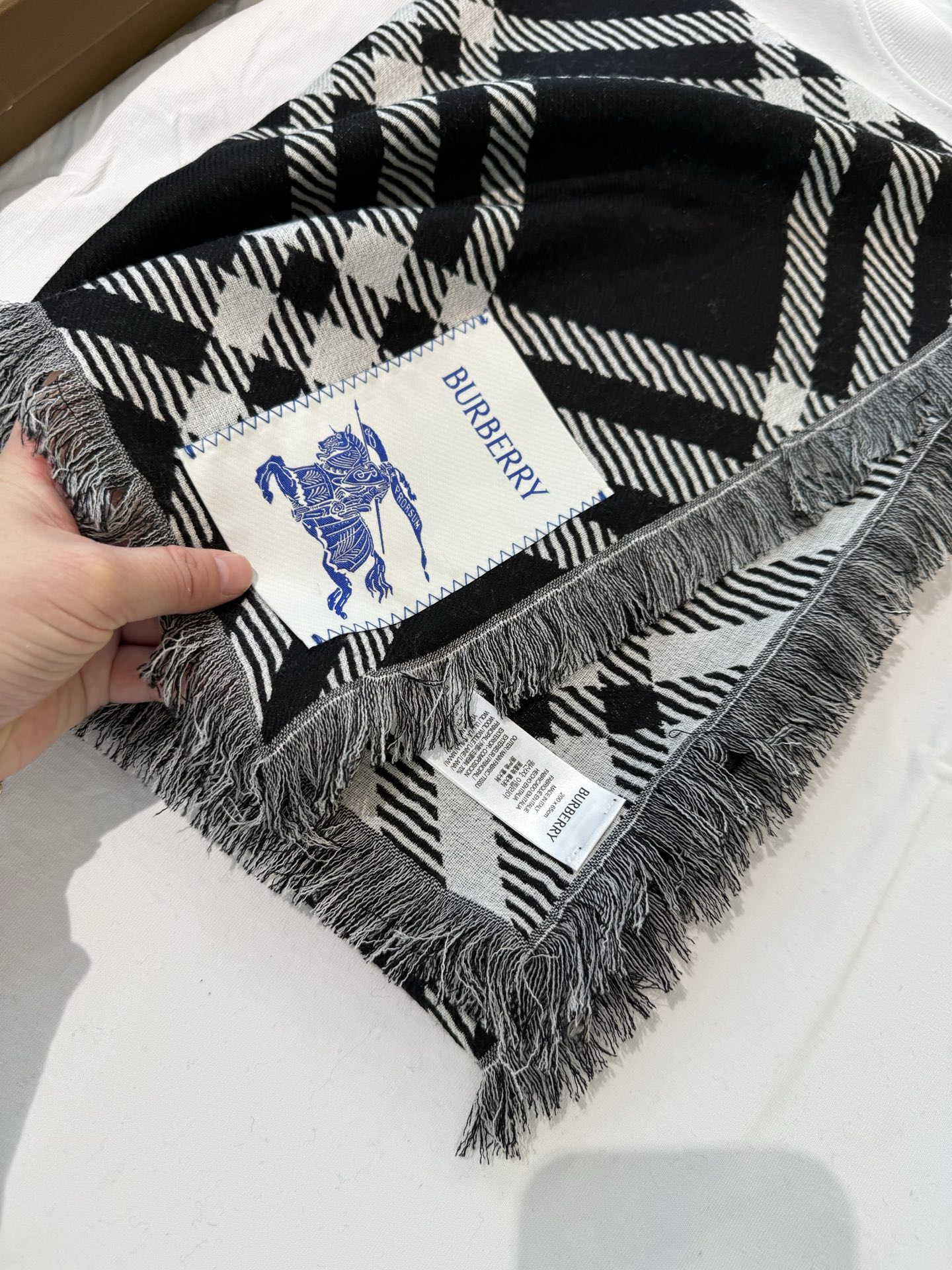 P𝐁𝐔𝐑𝐁𝐄𝐑𝐑𝐘 • 𝟐𝟓ꫛꫀꪝ《骑士格纹长巾》张婧仪同款，原单品质！Size：200x65cm 70