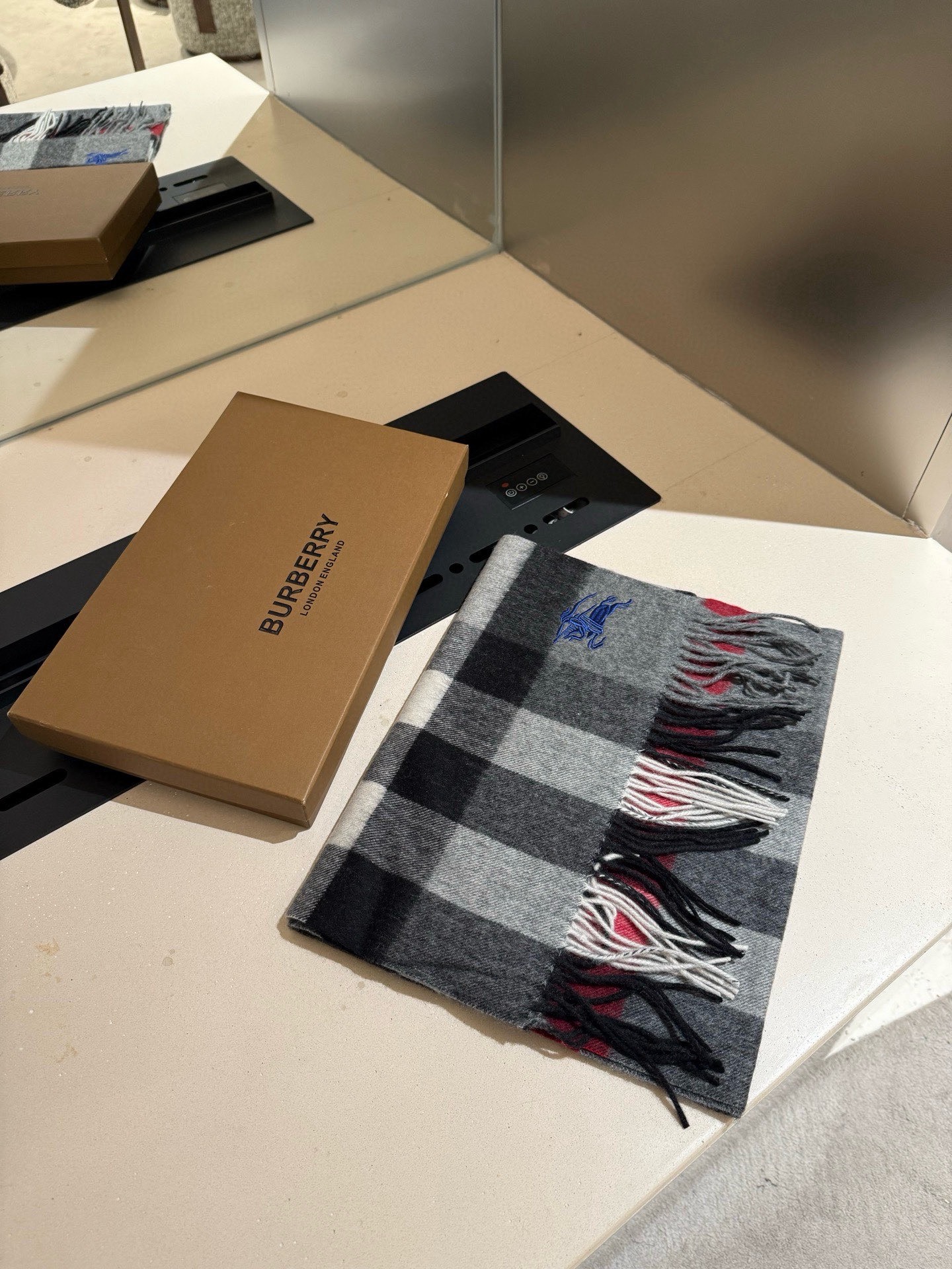 P巴宝莉【男女围巾】怒赞自留，难得的高端男款！家属福利！巴宝莉非常正的男士围巾~面料大爱，非常柔软细腻舒