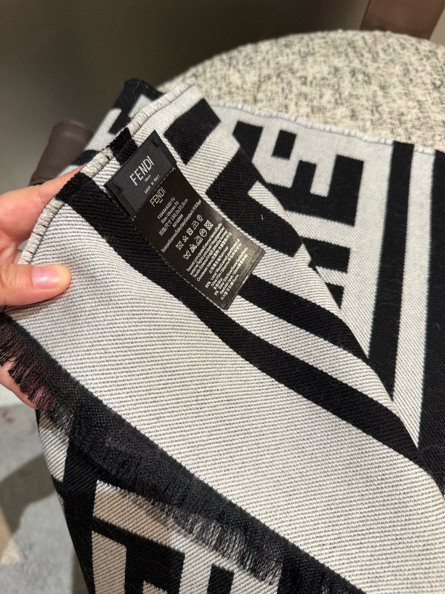 P 高版本 通用情侣款FENDI【FF】围巾，官网同步大牌更新，羊毛提花编织，手感柔软舒适奢华有质感，由