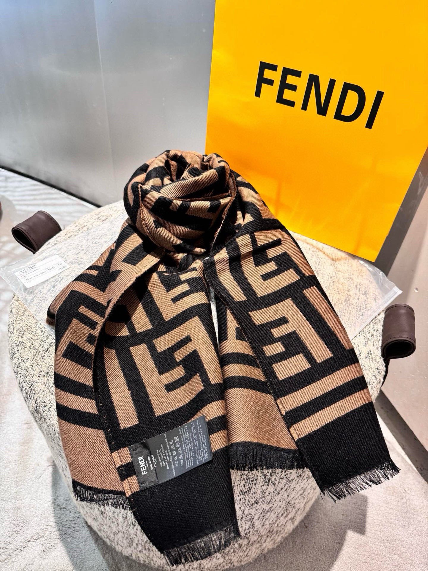 P 高版本 通用情侣款FENDI【FF】围巾，官网同步大牌更新，羊毛提花编织，手感柔软舒适奢华有质感，由
