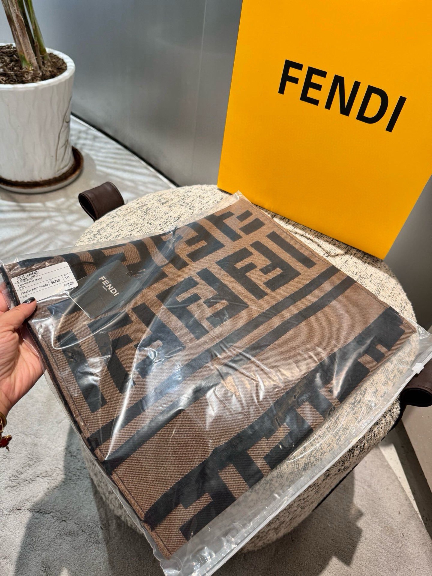 P 高版本 通用情侣款FENDI【FF】围巾，官网同步大牌更新，羊毛提花编织，手感柔软舒适奢华有质感，由