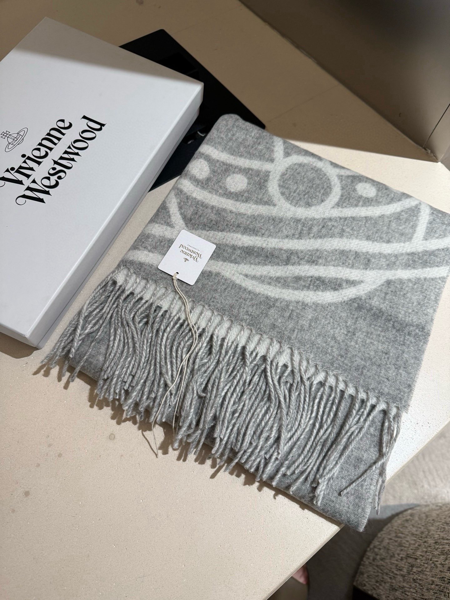 P💟西太后超美新款双面围巾！超级推荐入手！质感好货！据说超难买哦！！做工非常精致，很有分量，我们的 格真