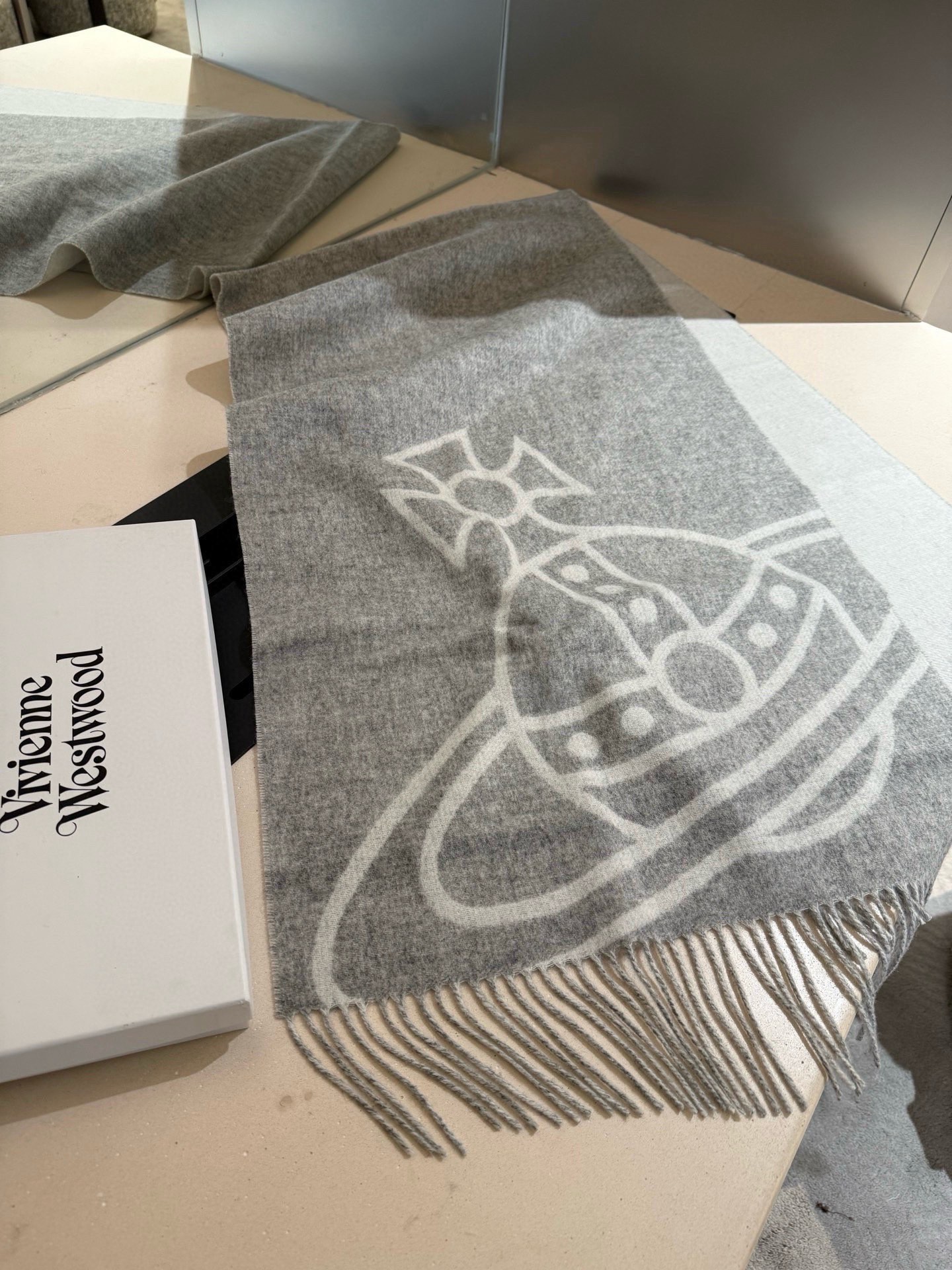 P💟西太后超美新款双面围巾！超级推荐入手！质感好货！据说超难买哦！！做工非常精致，很有分量，我们的 格真