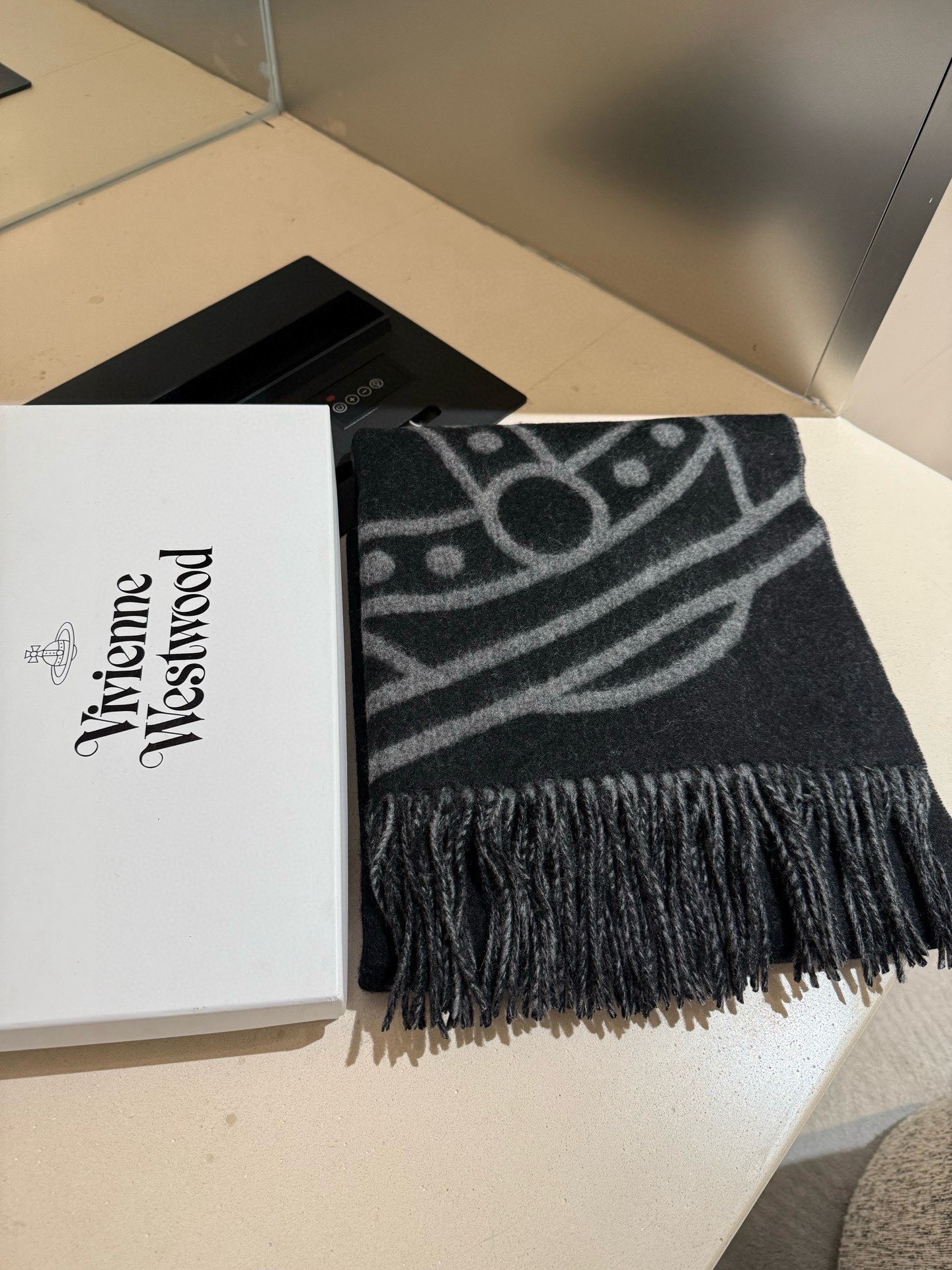 P💟西太后超美新款双面围巾！超级推荐入手！质感好货！据说超难买哦！！做工非常精致，很有分量，我们的 格真