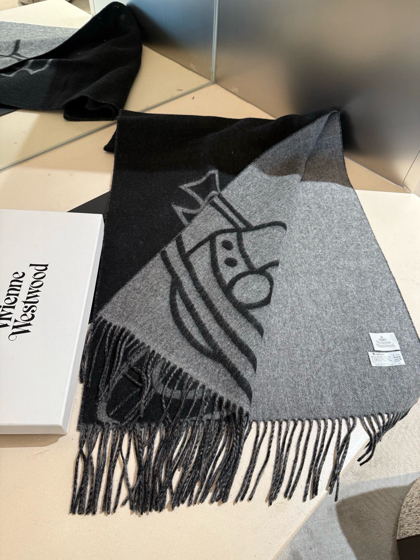 P💟西太后超美新款双面围巾！超级推荐入手！质感好货！据说超难买哦！！做工非常精致，很有分量，我们的 格真