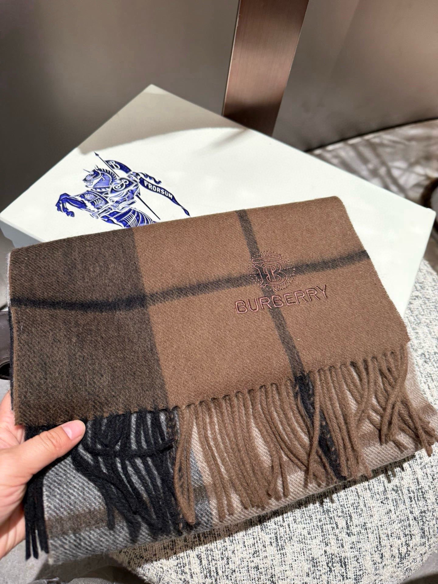 P巴宝莉【男女围巾】怒赞自留，难得的高端男款！家属福利！巴宝莉非常正的男士围巾~面料大爱，非常柔软细腻舒