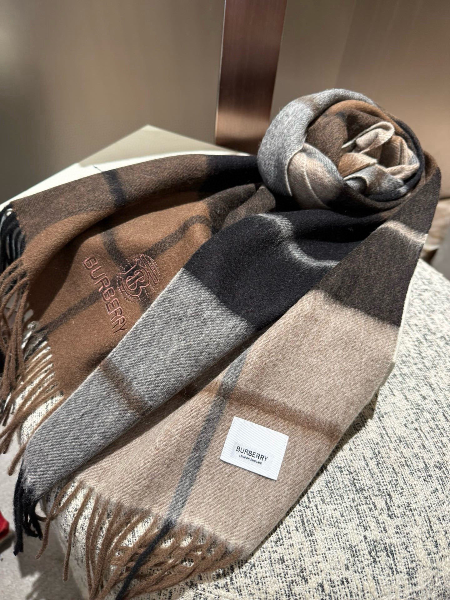 P巴宝莉【男女围巾】怒赞自留，难得的高端男款！家属福利！巴宝莉非常正的男士围巾~面料大爱，非常柔软细腻舒