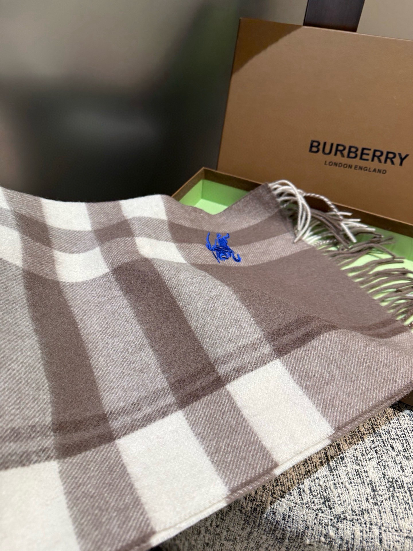 P巴宝莉【男女围巾】怒赞自留，难得的高端男款！家属福利！巴宝莉非常正的男士围巾~面料大爱，非常柔软细腻舒