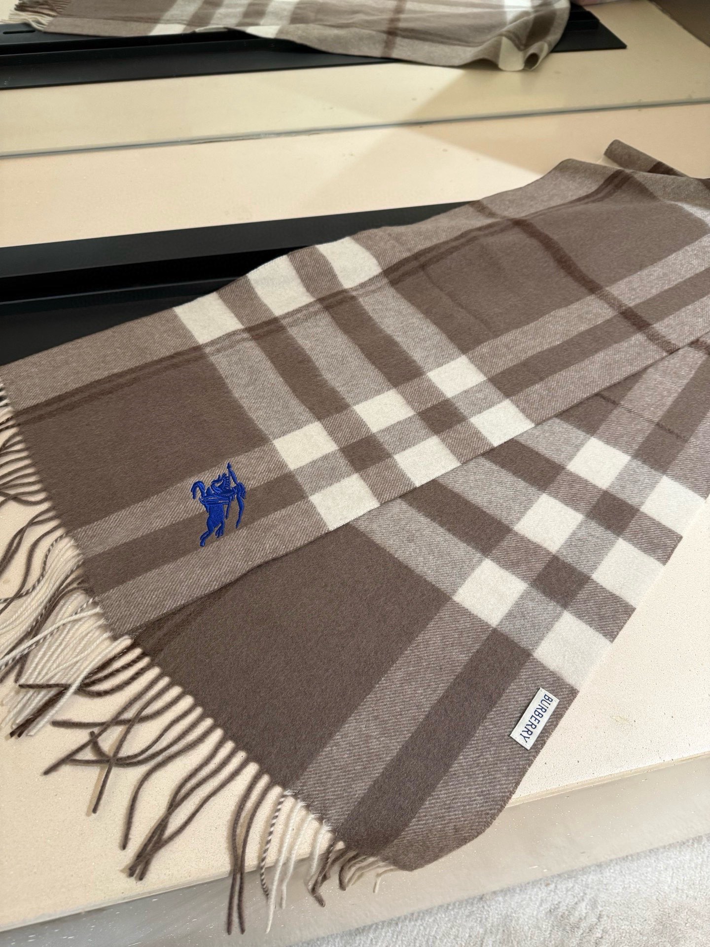 P巴宝莉【男女围巾】怒赞自留，难得的高端男款！家属福利！巴宝莉非常正的男士围巾~面料大爱，非常柔软细腻舒