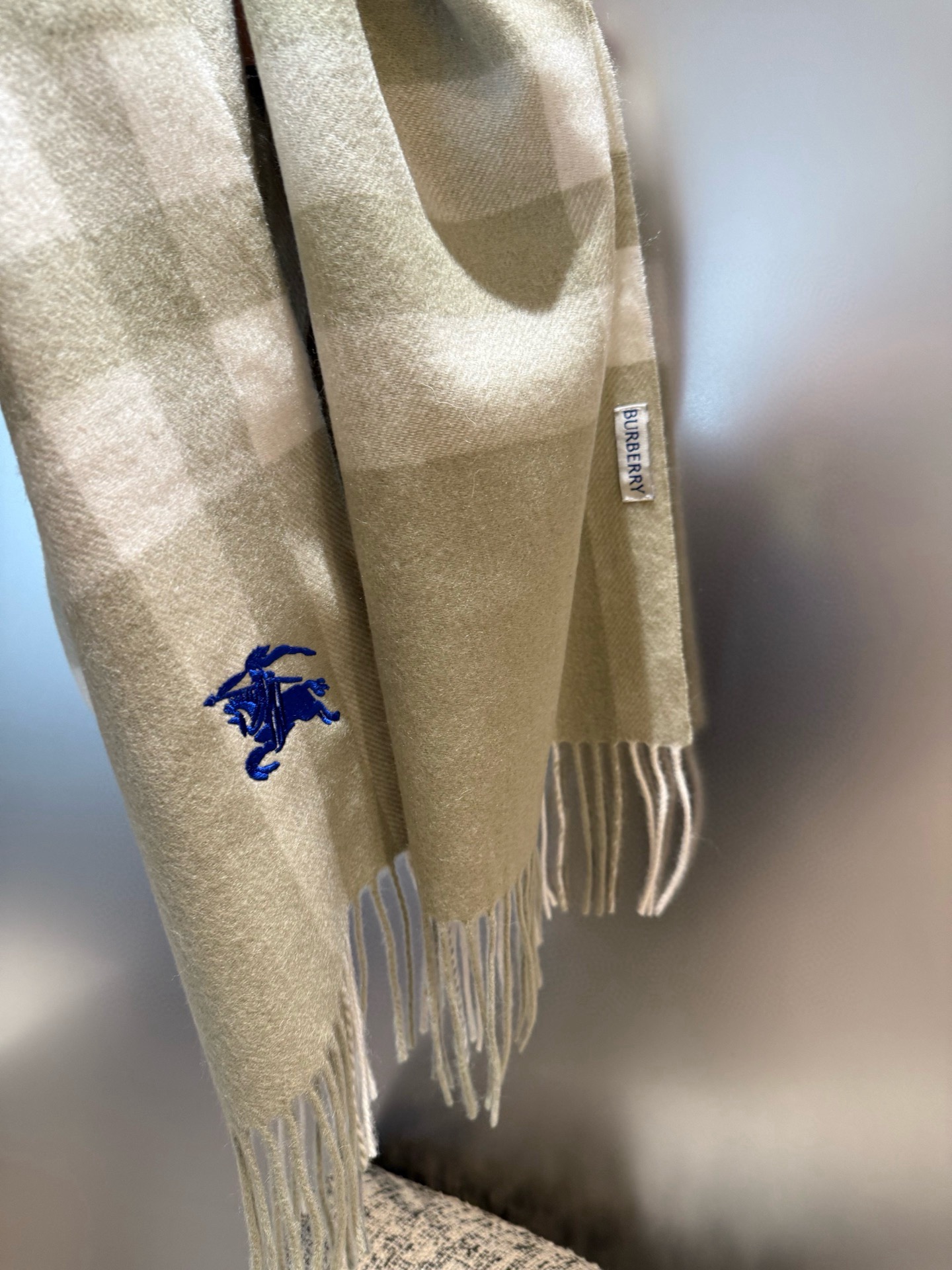 P巴宝莉【男女围巾】怒赞自留，难得的高端男款！家属福利！巴宝莉非常正的男士围巾~面料大爱，非常柔软细腻舒