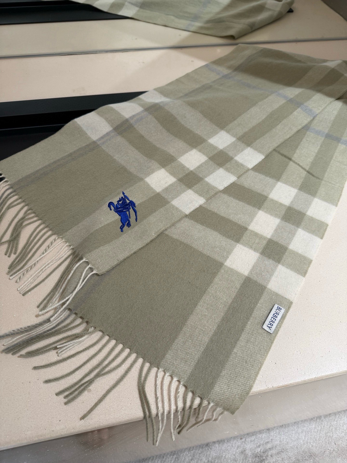 P巴宝莉【男女围巾】怒赞自留，难得的高端男款！家属福利！巴宝莉非常正的男士围巾~面料大爱，非常柔软细腻舒