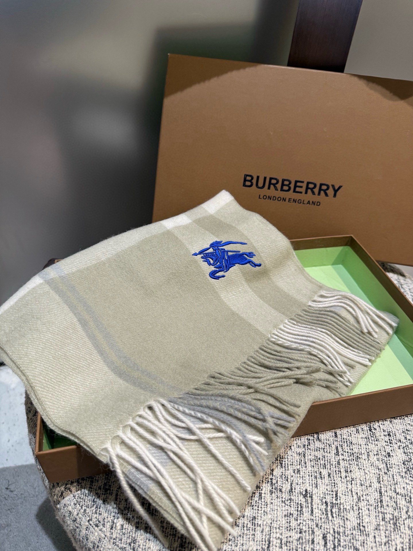 P巴宝莉【男女围巾】怒赞自留，难得的高端男款！家属福利！巴宝莉非常正的男士围巾~面料大爱，非常柔软细腻舒