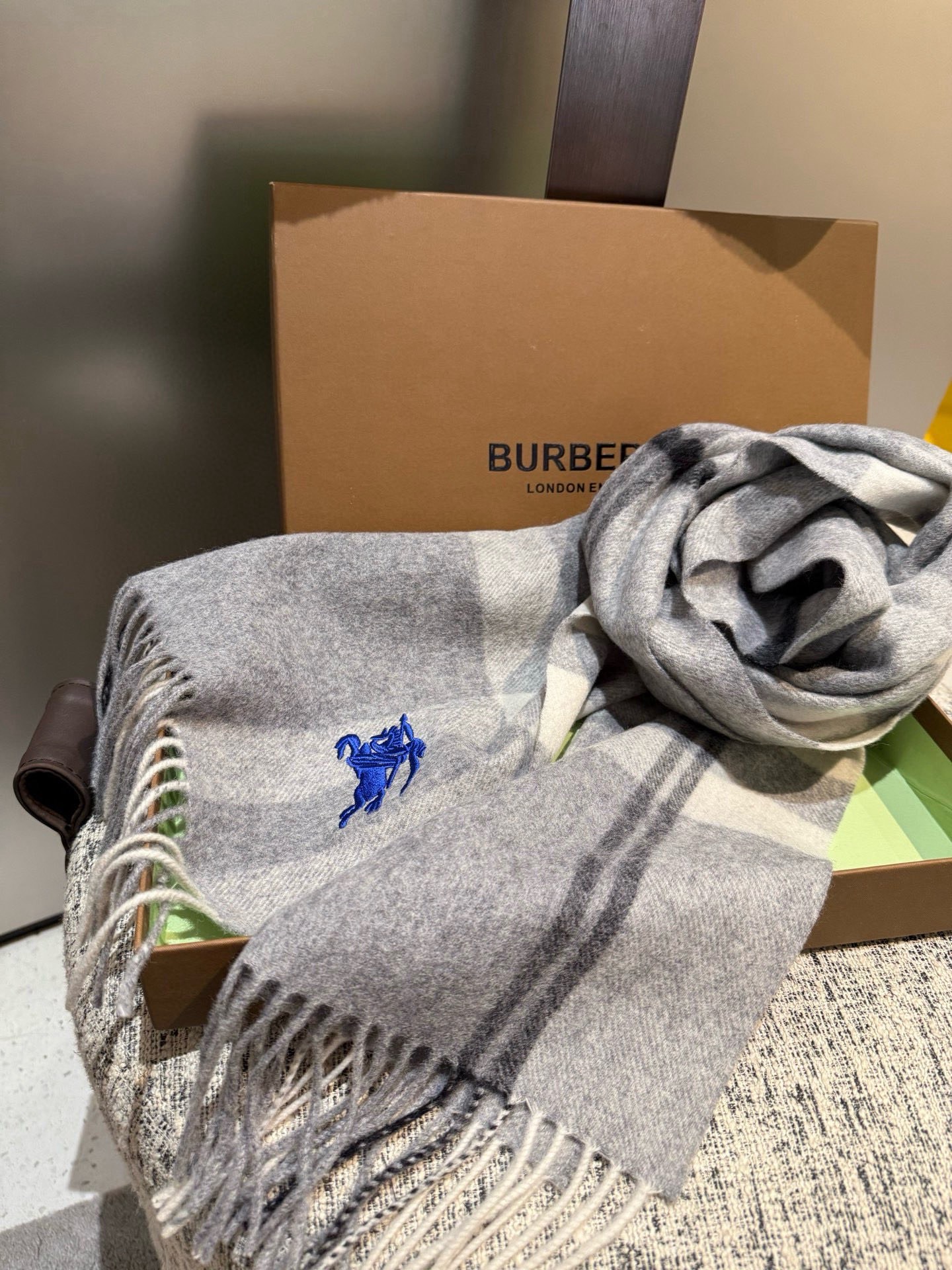 P巴宝莉【男女围巾】怒赞自留，难得的高端男款！家属福利！巴宝莉非常正的男士围巾~面料大爱，非常柔软细腻舒