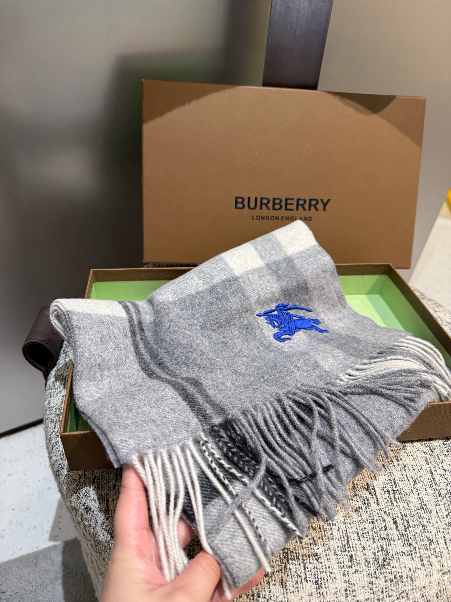 P巴宝莉【男女围巾】怒赞自留，难得的高端男款！家属福利！巴宝莉非常正的男士围巾~面料大爱，非常柔软细腻舒