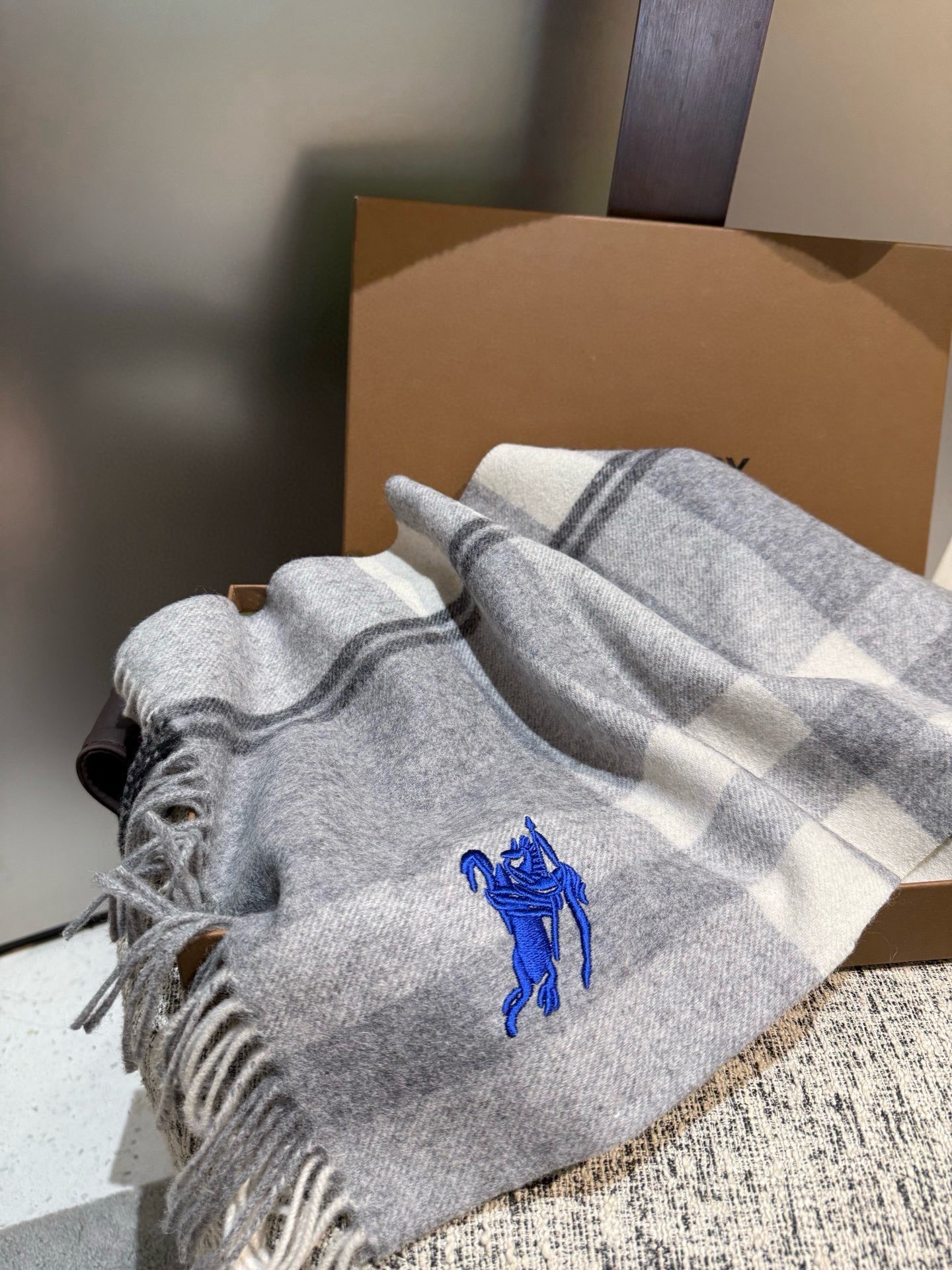 P巴宝莉【男女围巾】怒赞自留，难得的高端男款！家属福利！巴宝莉非常正的男士围巾~面料大爱，非常柔软细腻舒