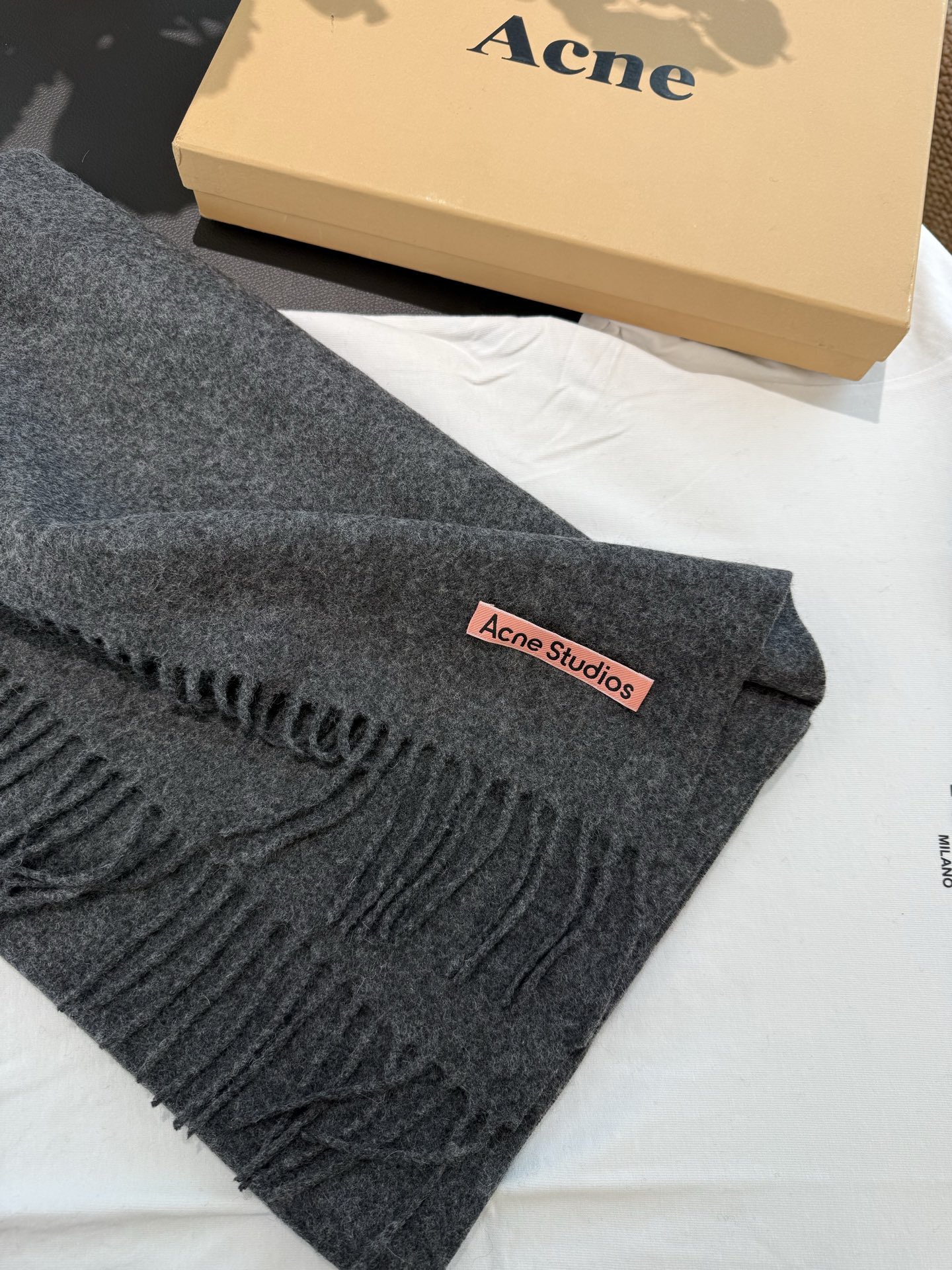 P深灰色❤️我只能说不是所有的纯色围巾都叫Acne‼️瑞典Acne Studios APolo幼羊羔毛重