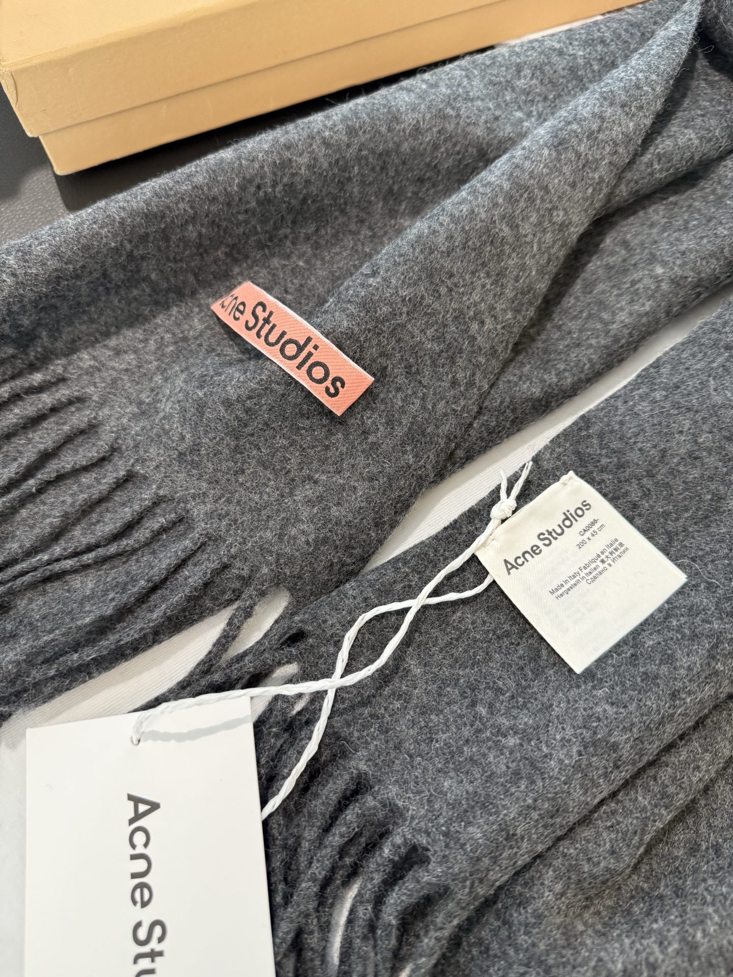 P深灰色❤️我只能说不是所有的纯色围巾都叫Acne‼️瑞典Acne Studios APolo幼羊羔毛重