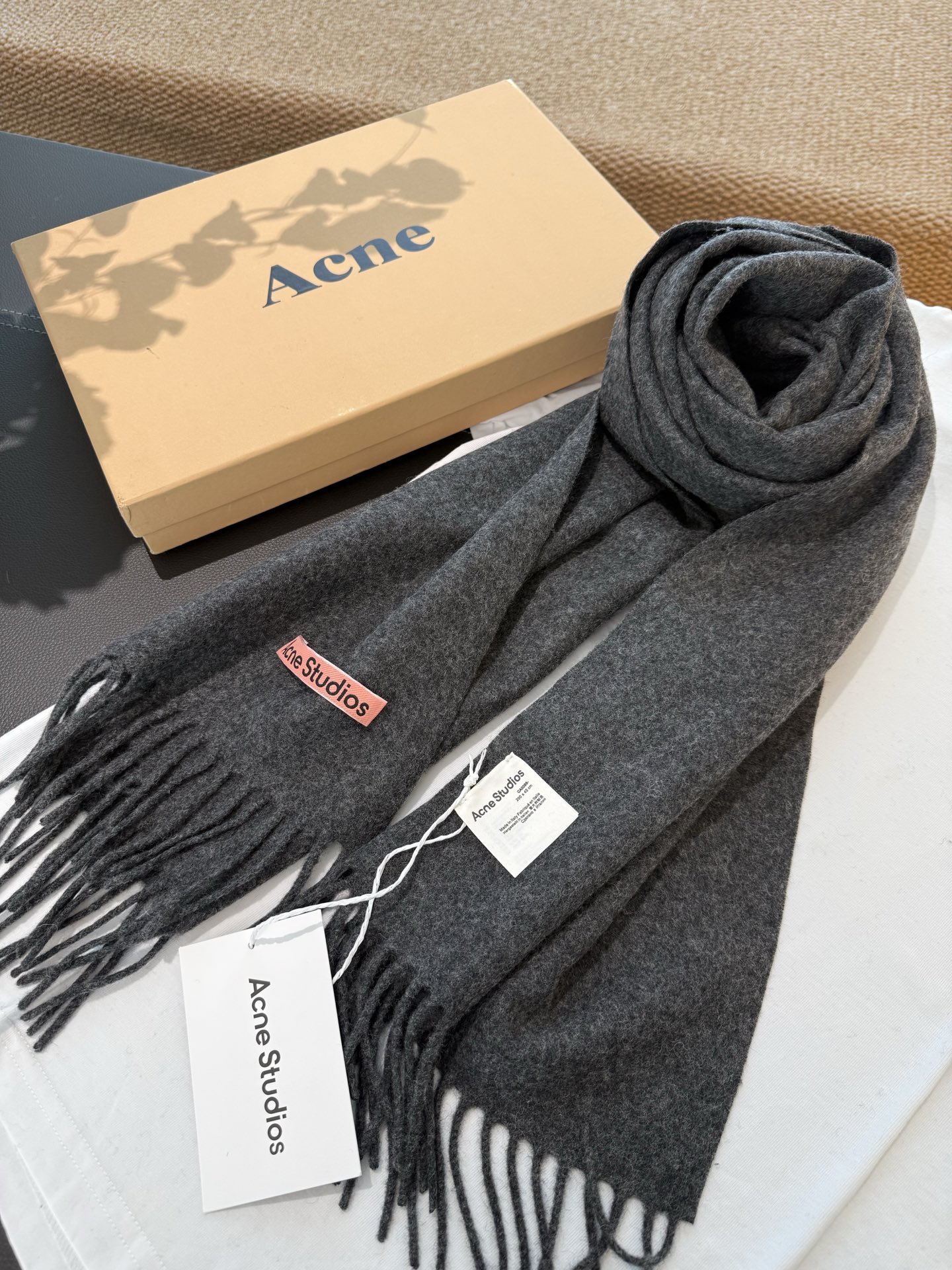 P深灰色❤️我只能说不是所有的纯色围巾都叫Acne‼️瑞典Acne Studios APolo幼羊羔毛重