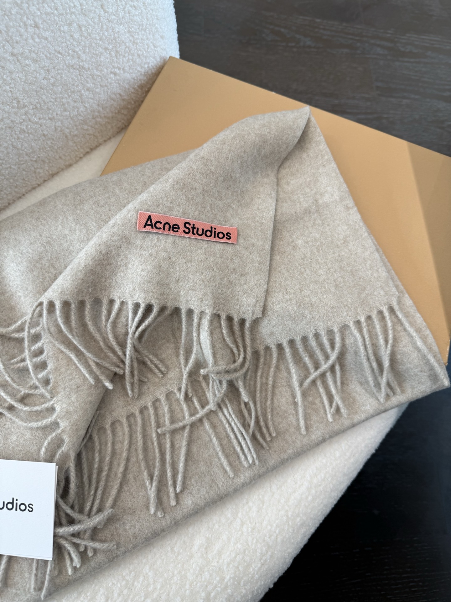 P杏色❤️我只能说不是所有的纯色围巾都叫Acne‼️瑞典Acne Studios APolo幼羊羔毛重磅