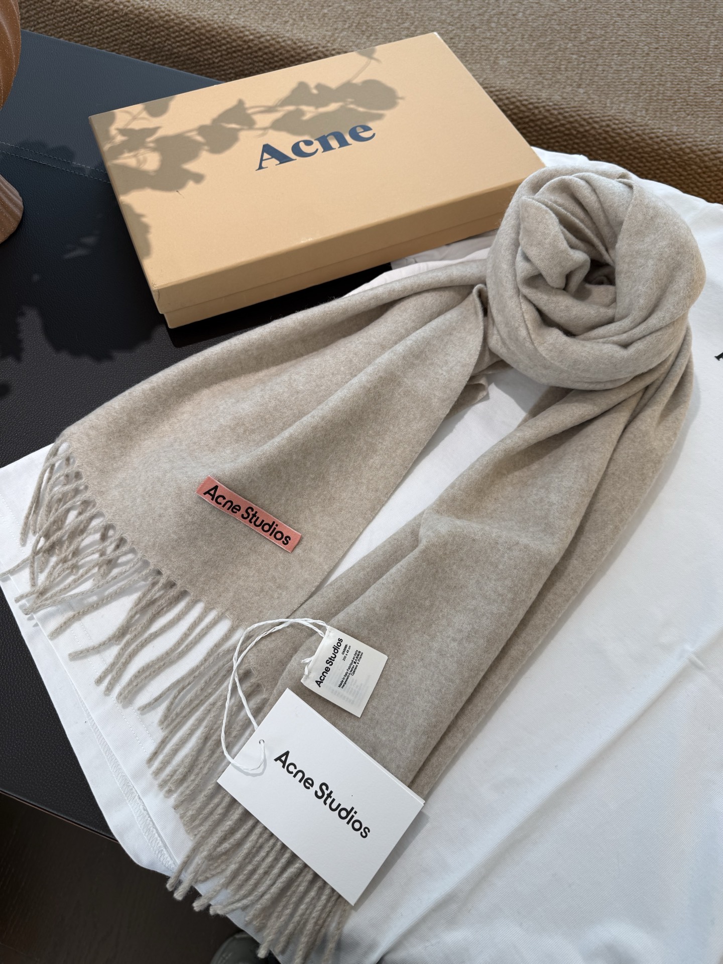 P杏色❤️我只能说不是所有的纯色围巾都叫Acne‼️瑞典Acne Studios APolo幼羊羔毛重磅