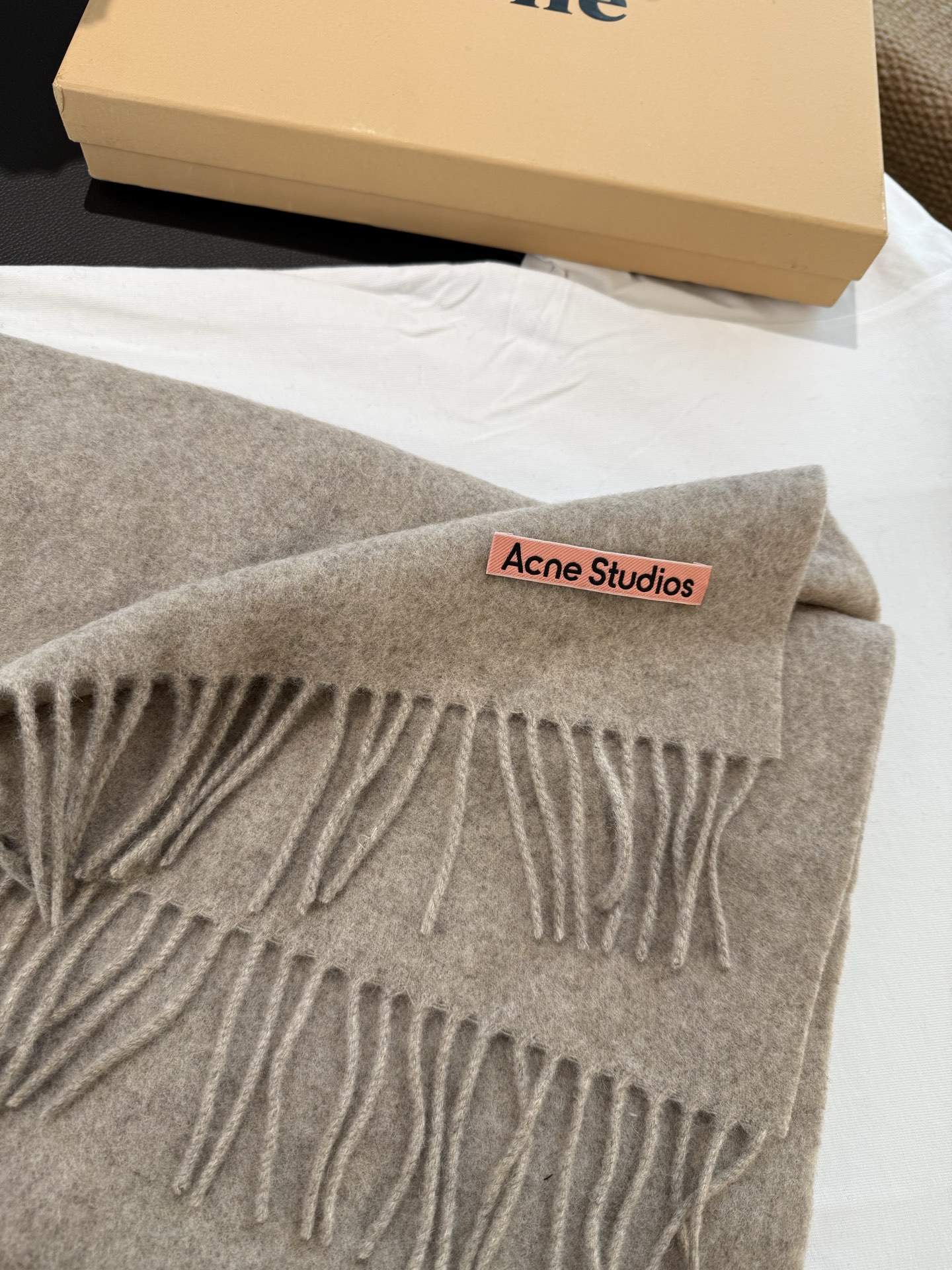 P沥青灰❤️我只能说不是所有的纯色围巾都叫Acne‼️瑞典Acne Studios APolo幼羊羔毛重