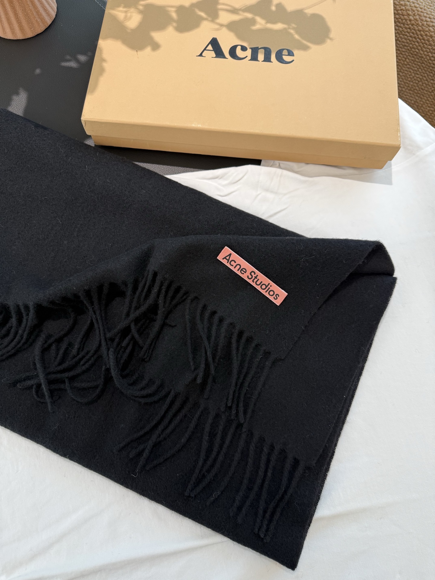 P经典黑❤️我只能说不是所有的纯色围巾都叫Acne‼️瑞典Acne Studios APolo幼羊羔毛重