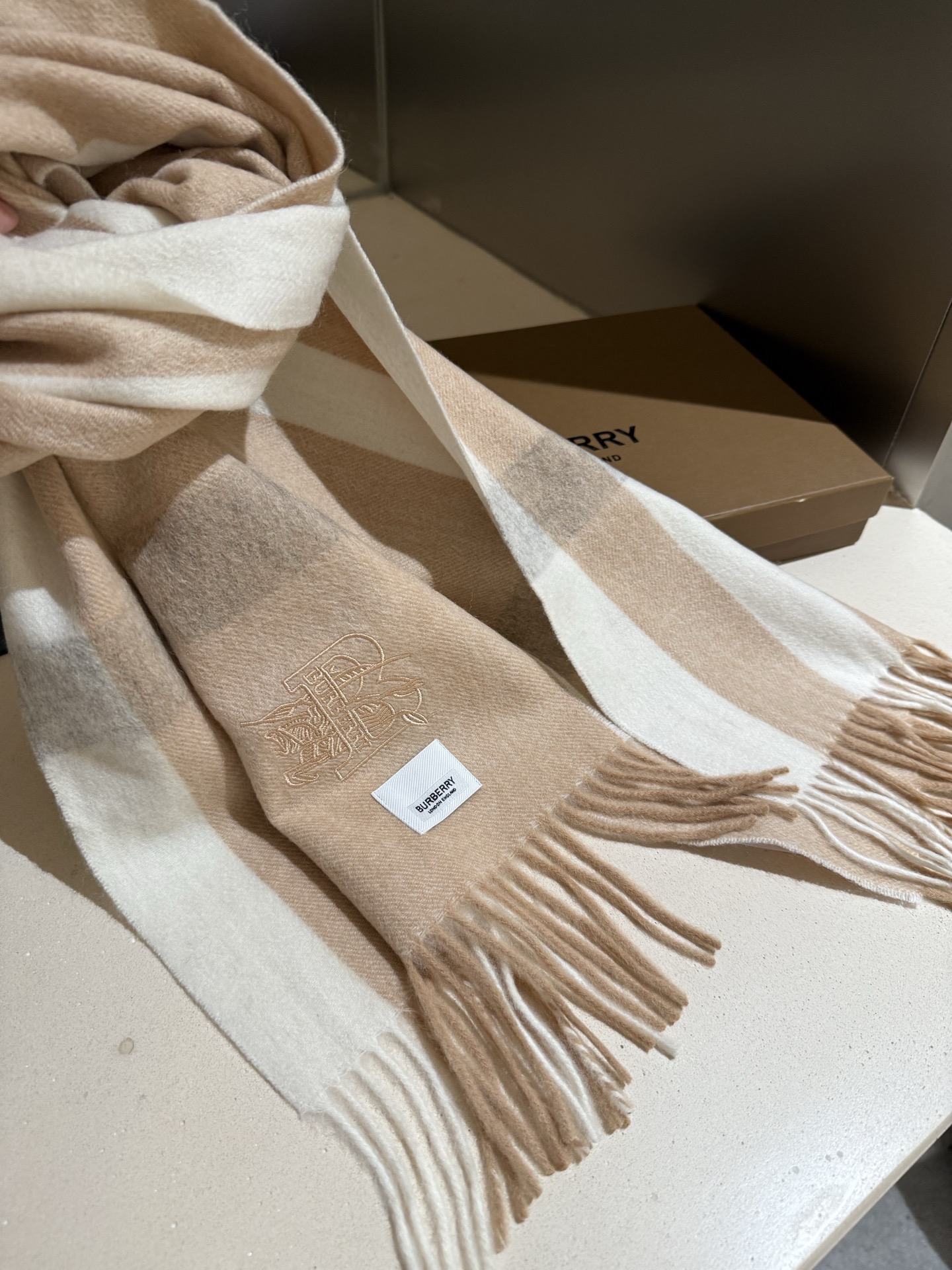 P巴宝莉【男女围巾】怒赞自留，难得的高端男款！家属福利！巴宝莉非常正的男士围巾~面料大爱，非常柔软细腻舒