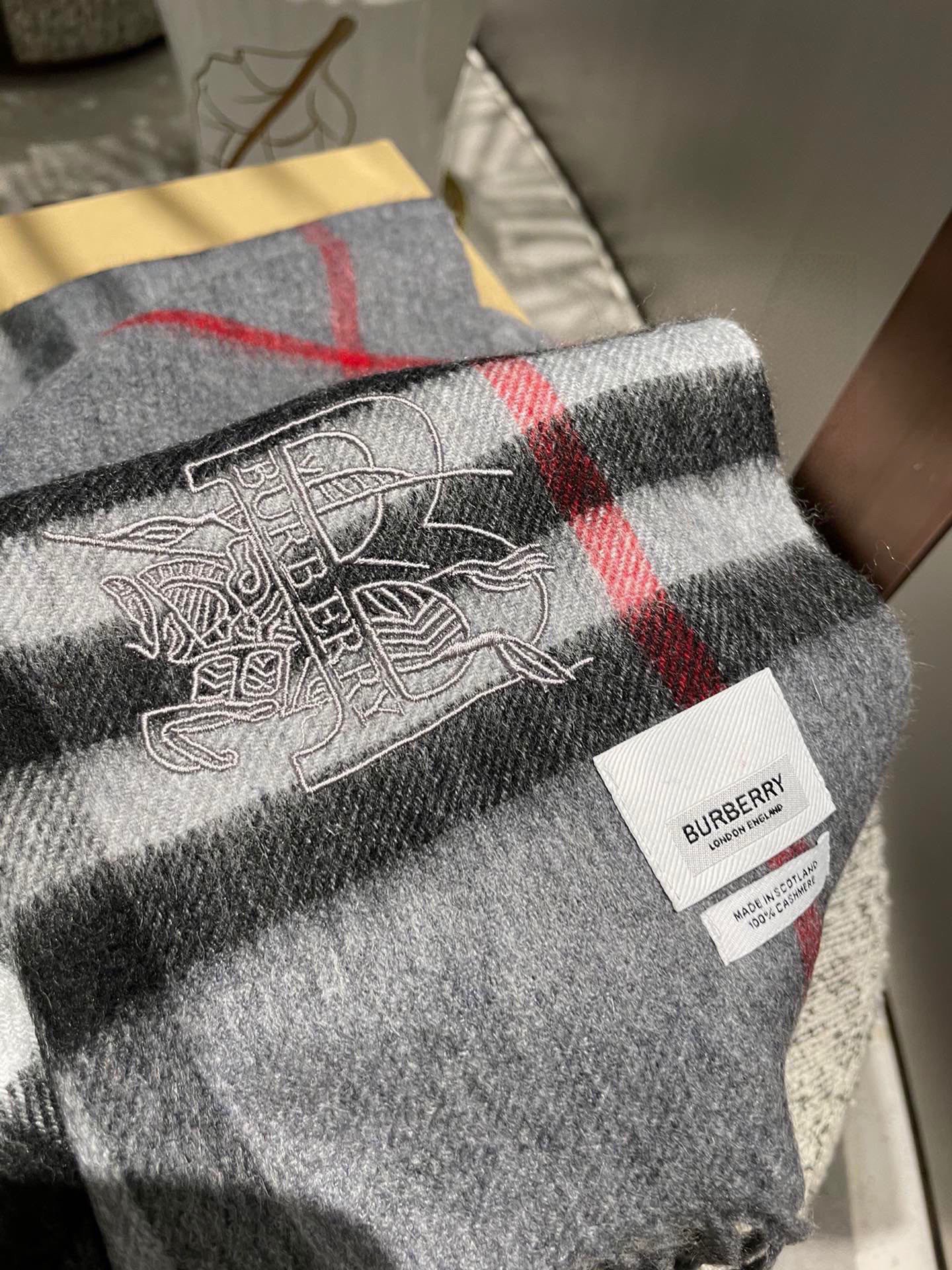 P巴宝莉【男女围巾】怒赞自留，难得的高端男款！家属福利！巴宝莉非常正的男士围巾~面料大爱，非常柔软细腻舒