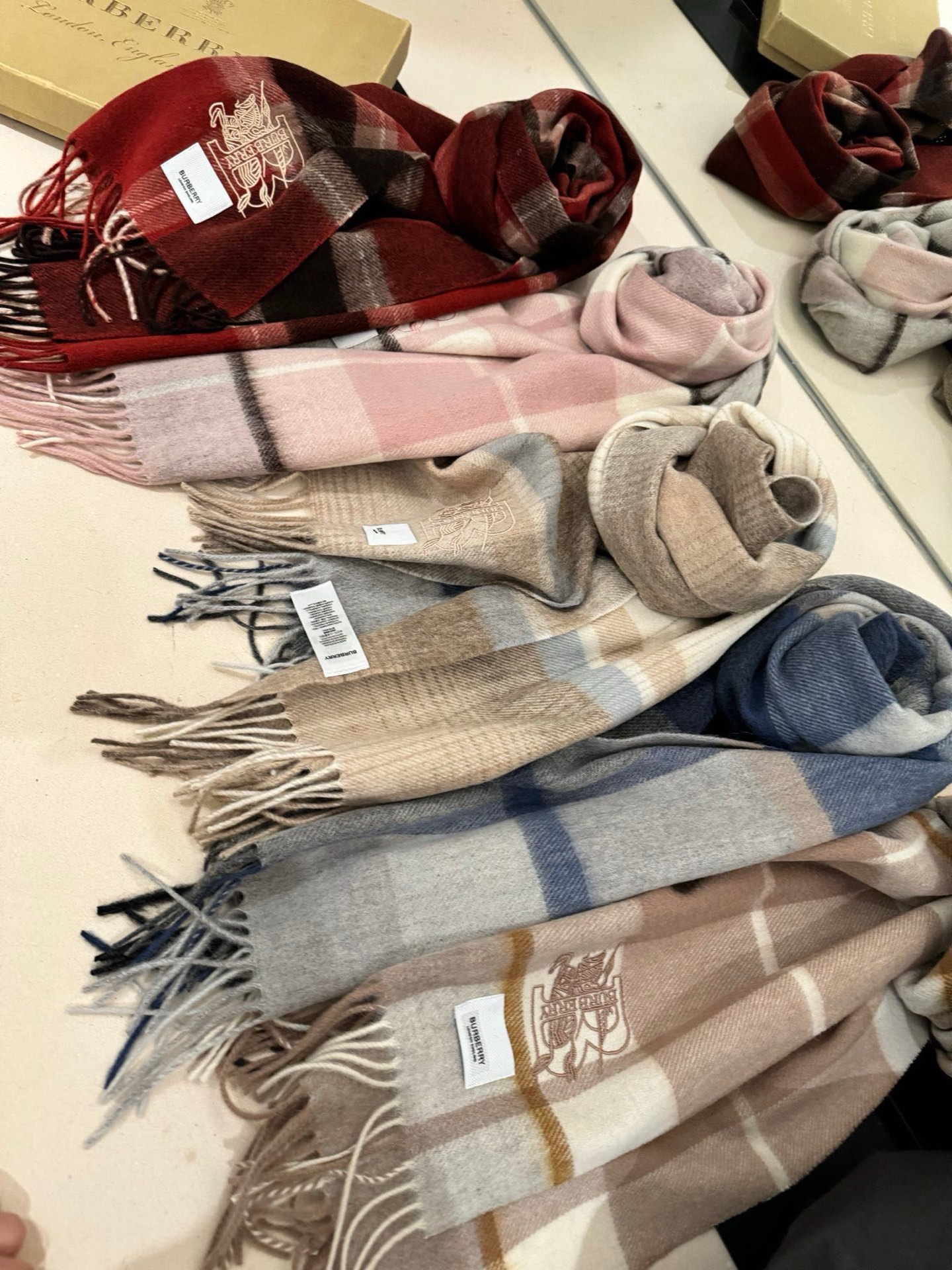 P巴宝莉【男女围巾】怒赞自留，难得的高端男款！家属福利！巴宝莉非常正的男士围巾~面料大爱，非常柔软细腻舒