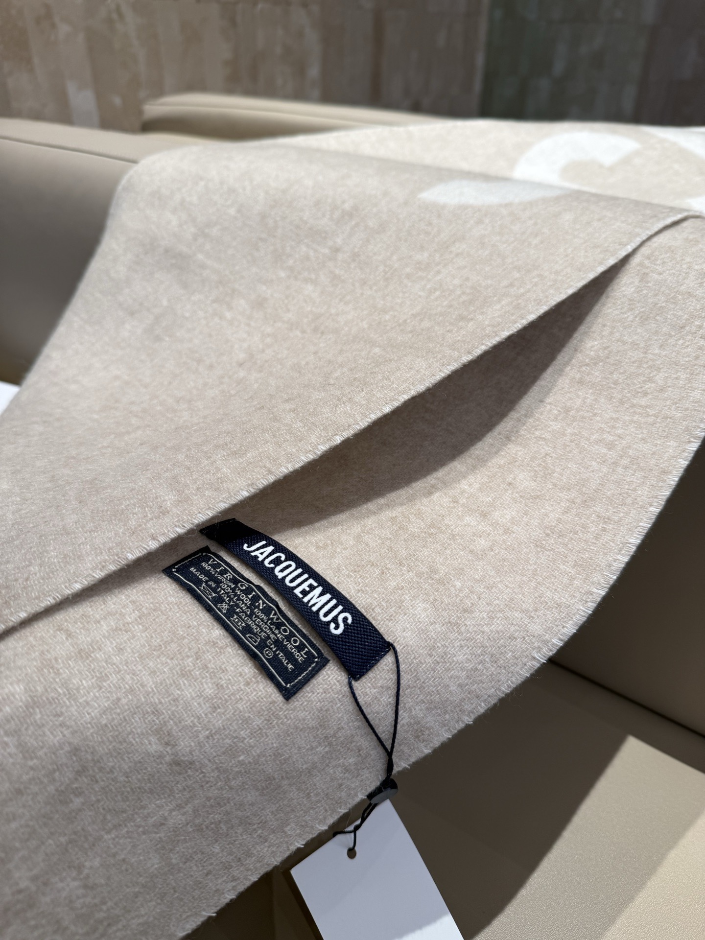 PJacquemus 双面围巾❗今年真的被疯狂种草 今年冬天就非宠这条 好看的要疯掉了，太有型太有魅力了