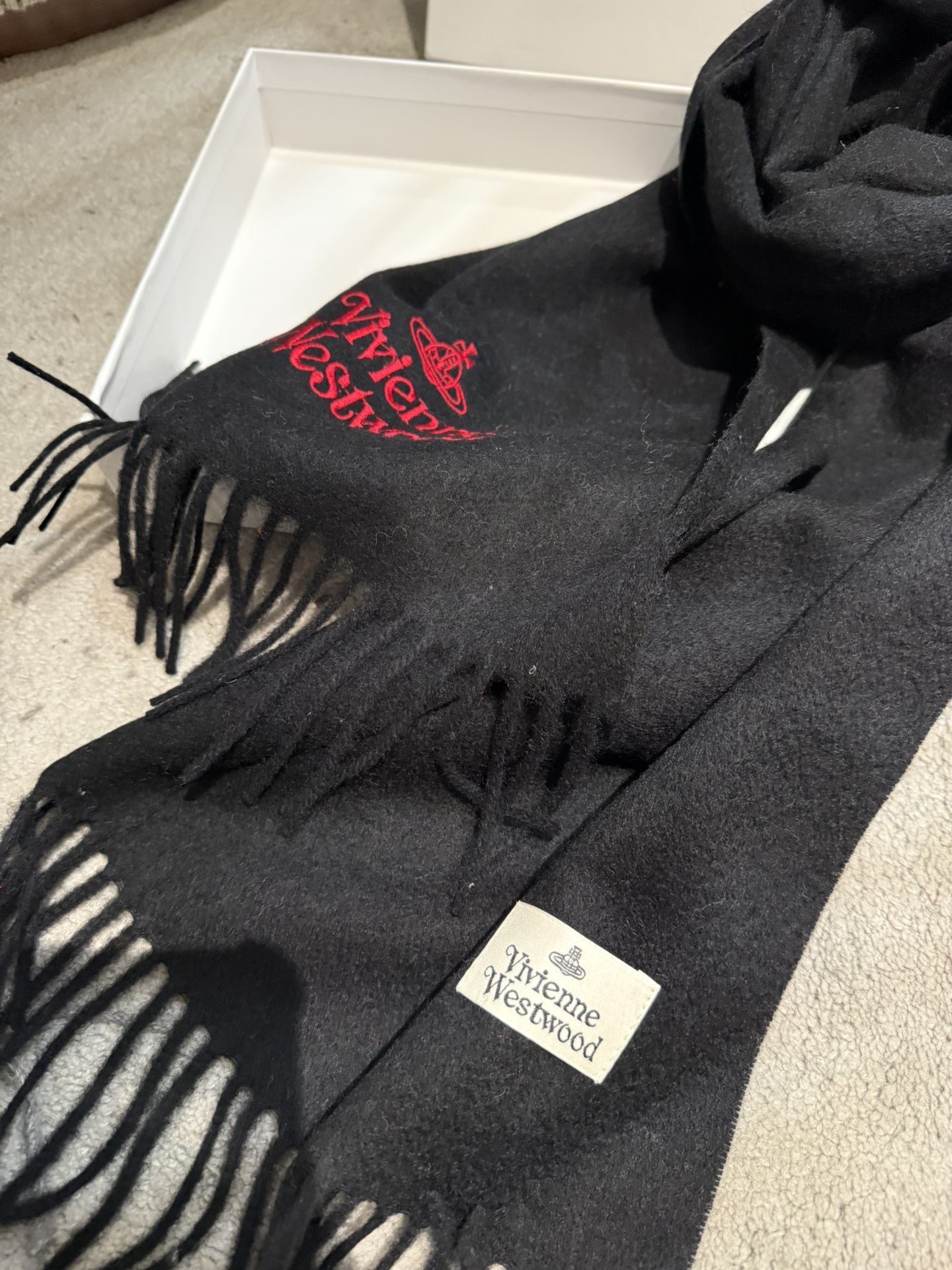 P黑色❤️小红书爆款“Vivienne Westwood”薇薇安西太后羊绒羊毛围巾❗ 西太后 英国时装设