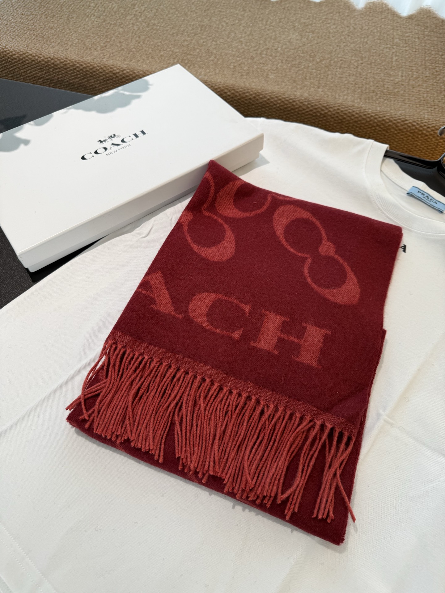 P蔻驰 2025年新款到！Coach爆款！三色披肩也太好看了吧！不仅有颜值还有品质，97%羊毛+3%羊绒