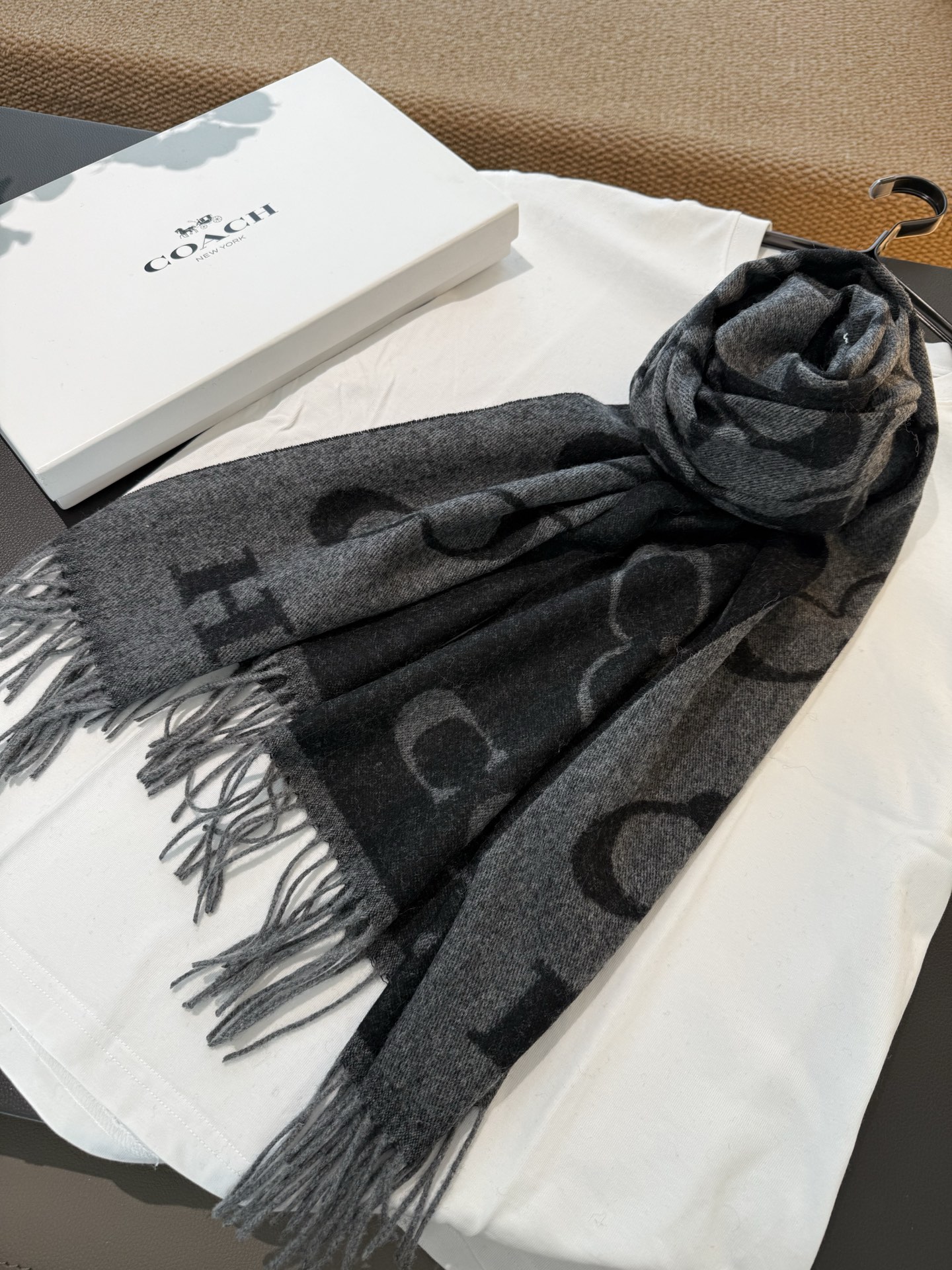 P蔻驰 2025年新款到！Coach爆款！三色披肩也太好看了吧！不仅有颜值还有品质，97%羊毛+3%羊绒