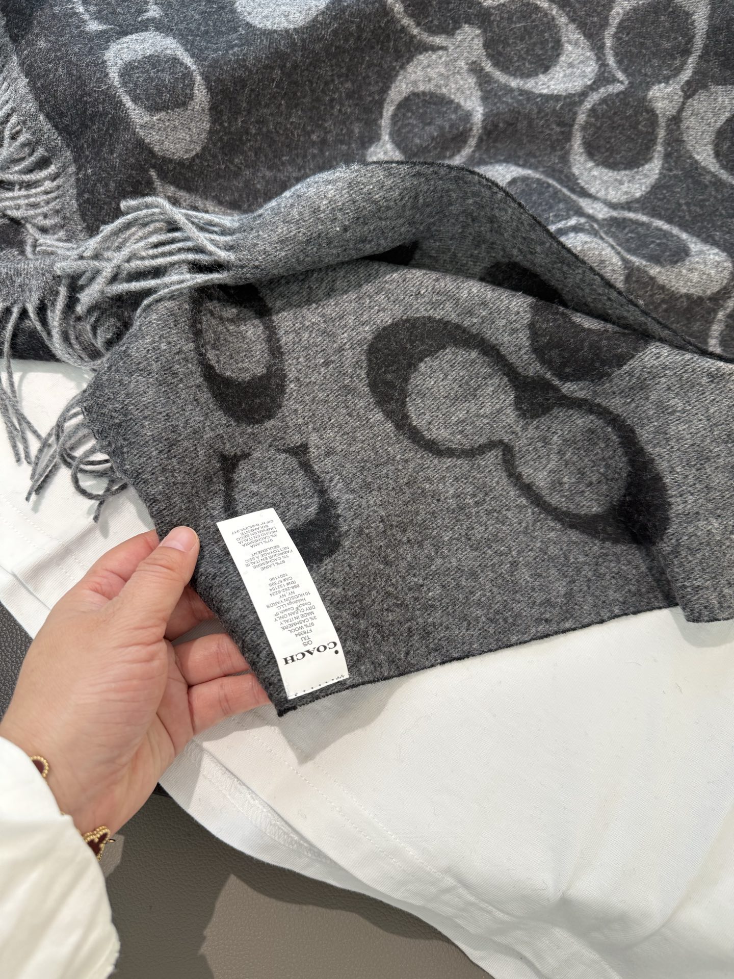 P蔻驰 2025年新款到！Coach爆款！三色披肩也太好看了吧！不仅有颜值还有品质，97%羊毛+3%羊绒